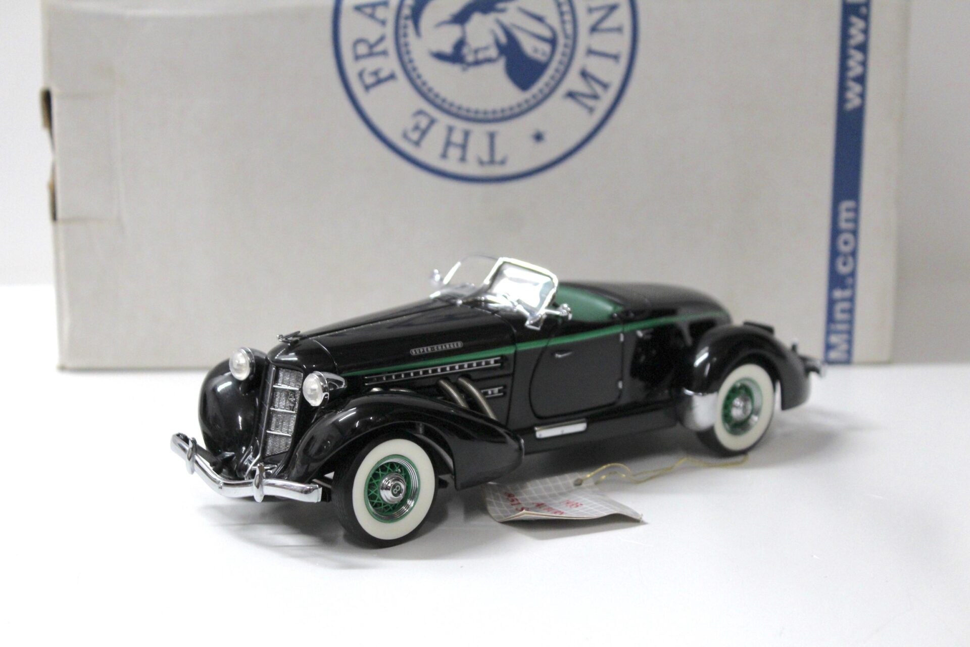 ID 54603 orig.jpg 1:24 Franklin Mint Auburn Boattail 851 Speedster 1935 green