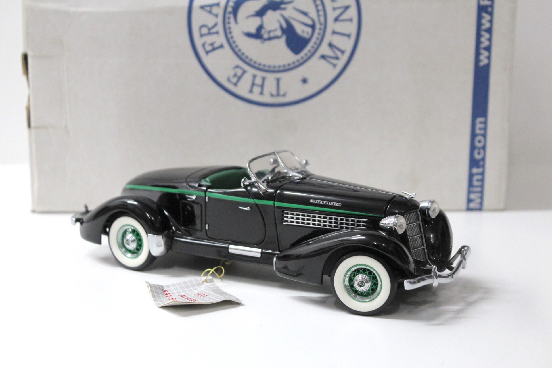 1:24 Franklin Mint Auburn Boattail 851 Speedster 1935 green