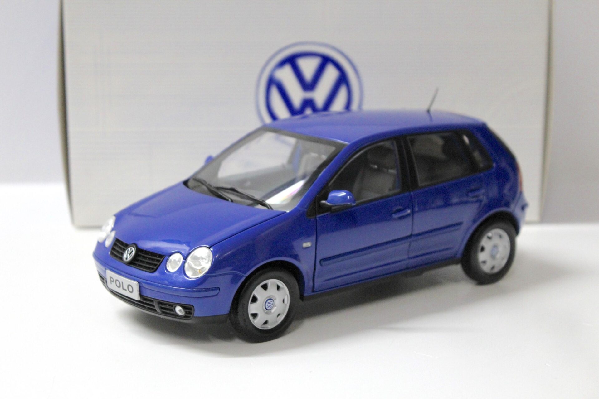 1:18 Anson VW Polo 2001 blue DEALER VERSION