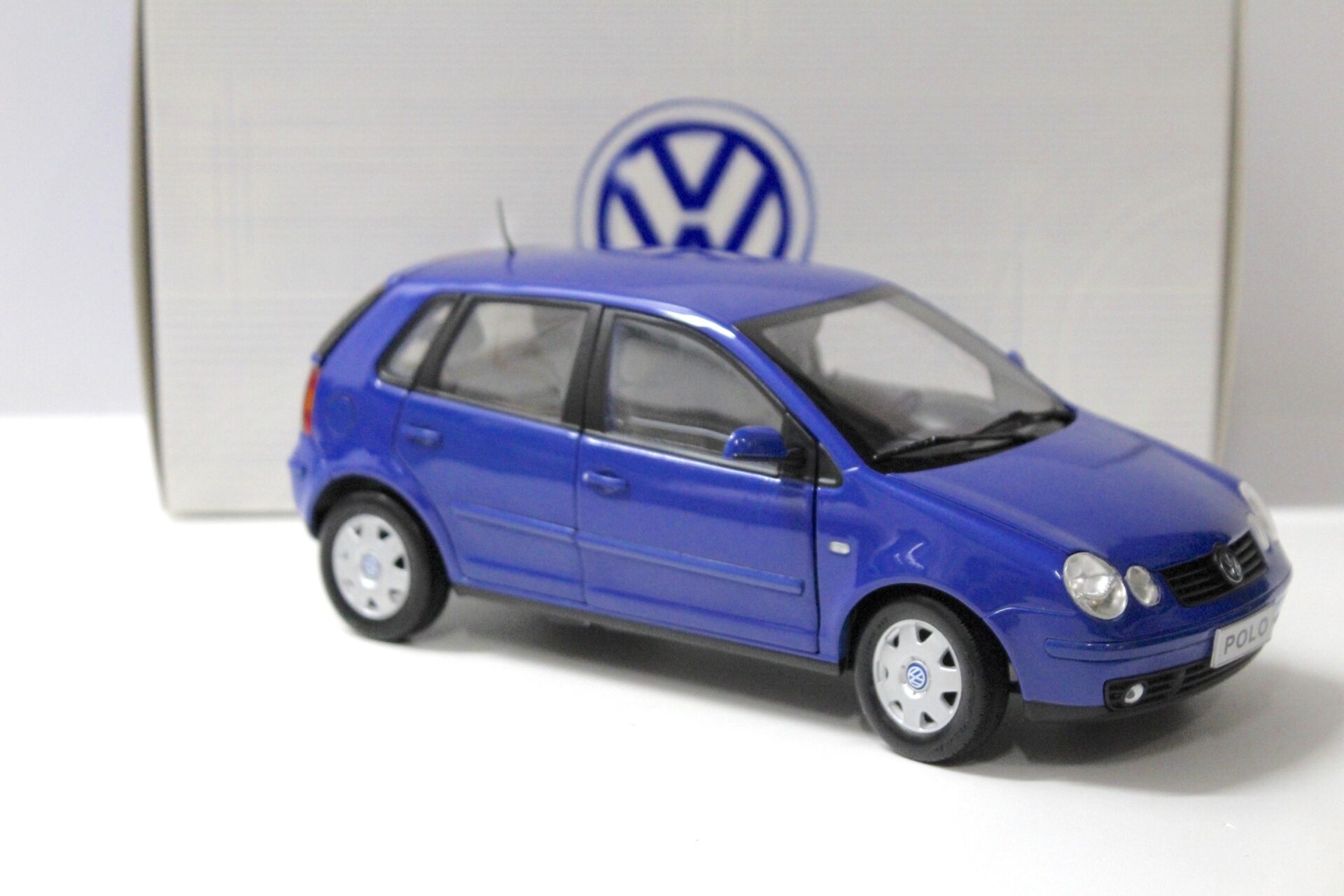 1:18 Anson VW Polo 2001 blue DEALER VERSION