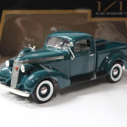 1:18 Road Signature Studebaker Coupe Express Pick Up dark green 1937