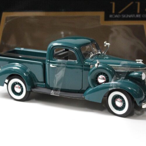 1:18 Road Signature Studebaker Coupe Express Pick Up dark green 1937