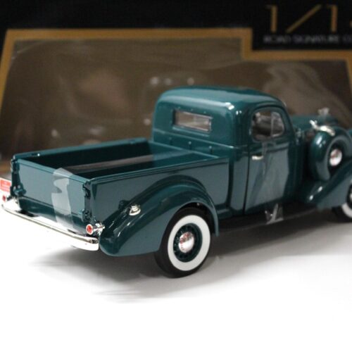 1:18 Road Signature Studebaker Coupe Express Pick Up dark green 1937