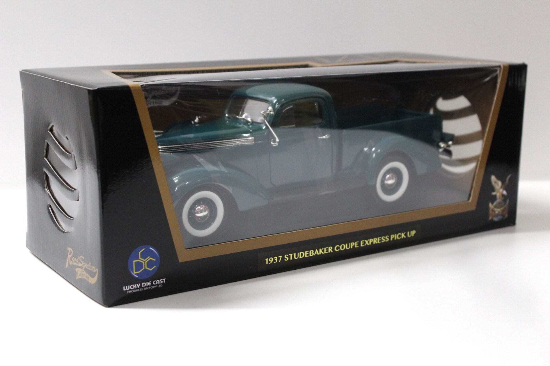 1:18 Road Signature Studebaker Coupe Express Pick Up dark green 1937