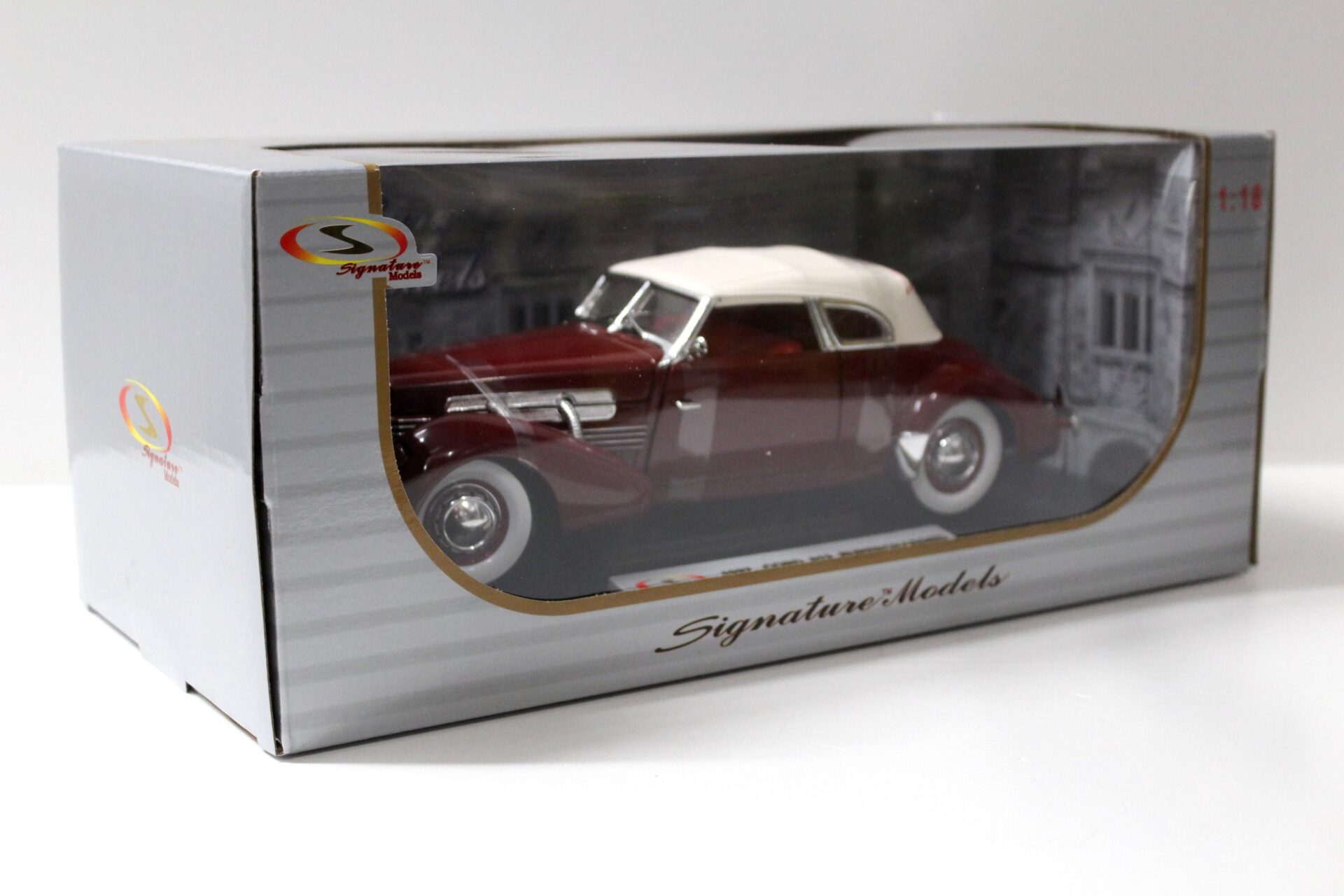 1:18 Signature Models 1937 Cord 812 Supercharged red/ white Top