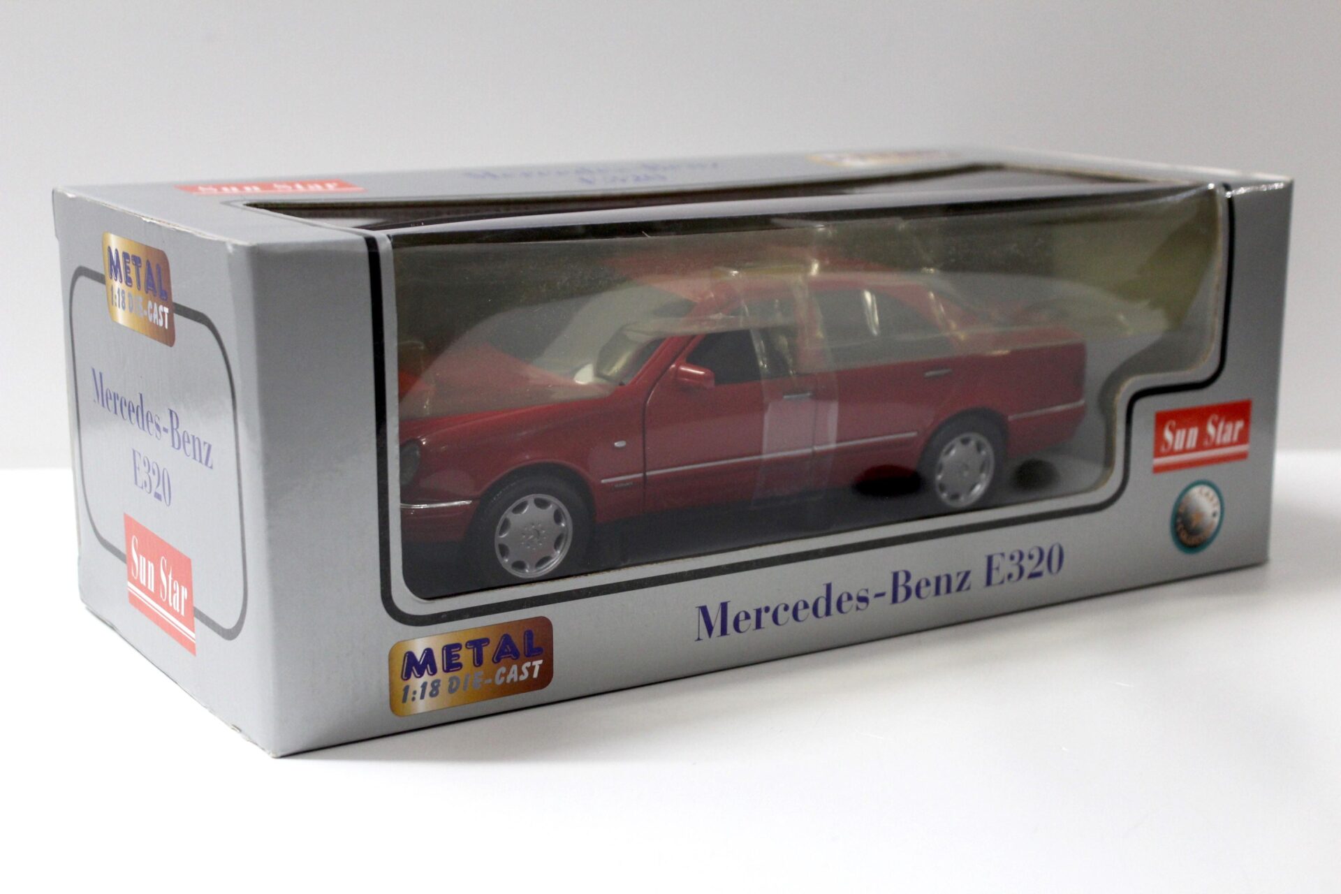 1:18 Sun Star Mercedes E320 Limousine Elegance red