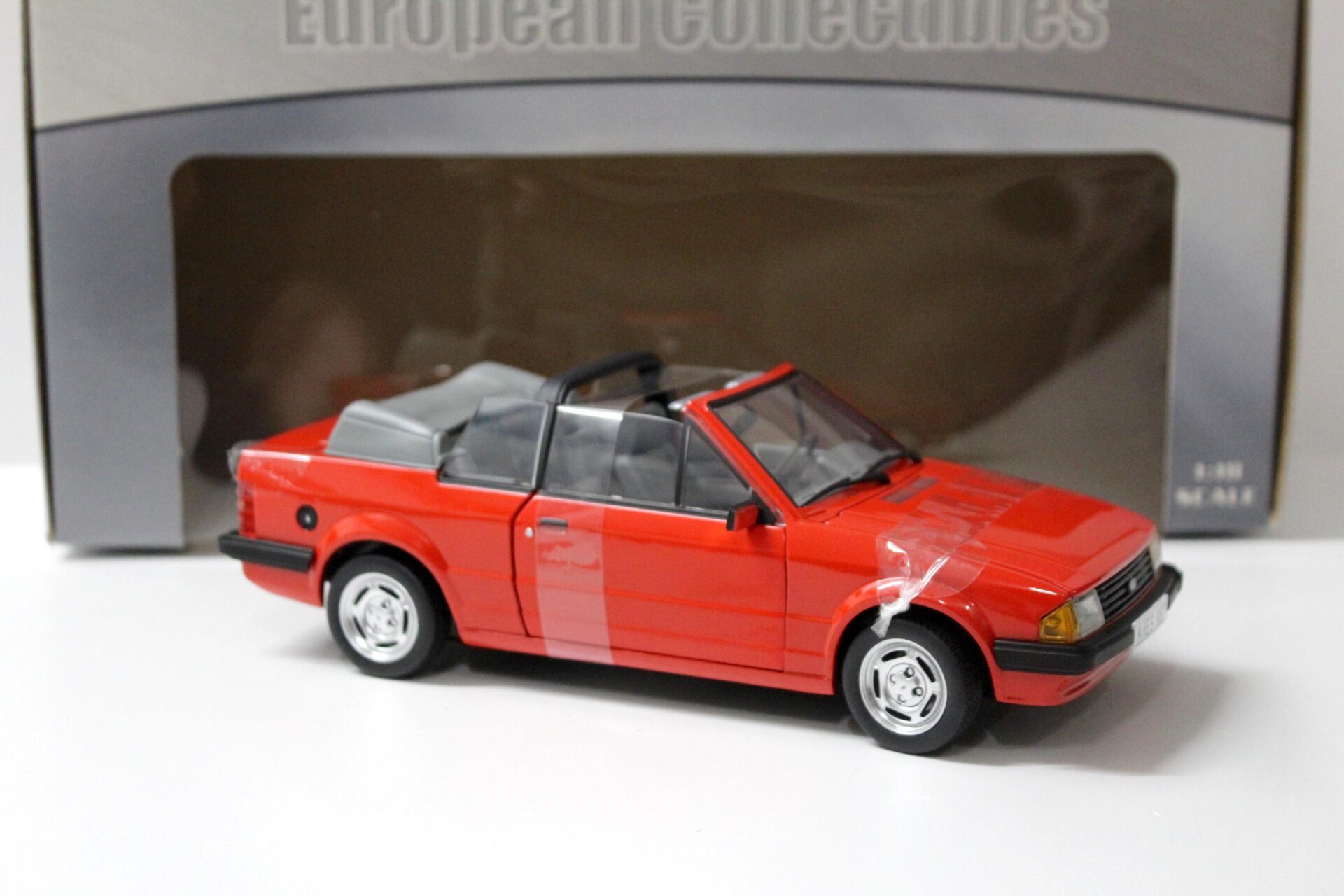 1:18 Sun Star 1984 Ford Escort MK3 GL Cabriolet Sunburst red