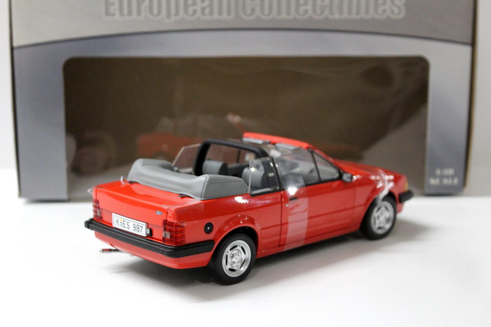 1:18 Sun Star 1984 Ford Escort MK3 GL Cabriolet Sunburst red