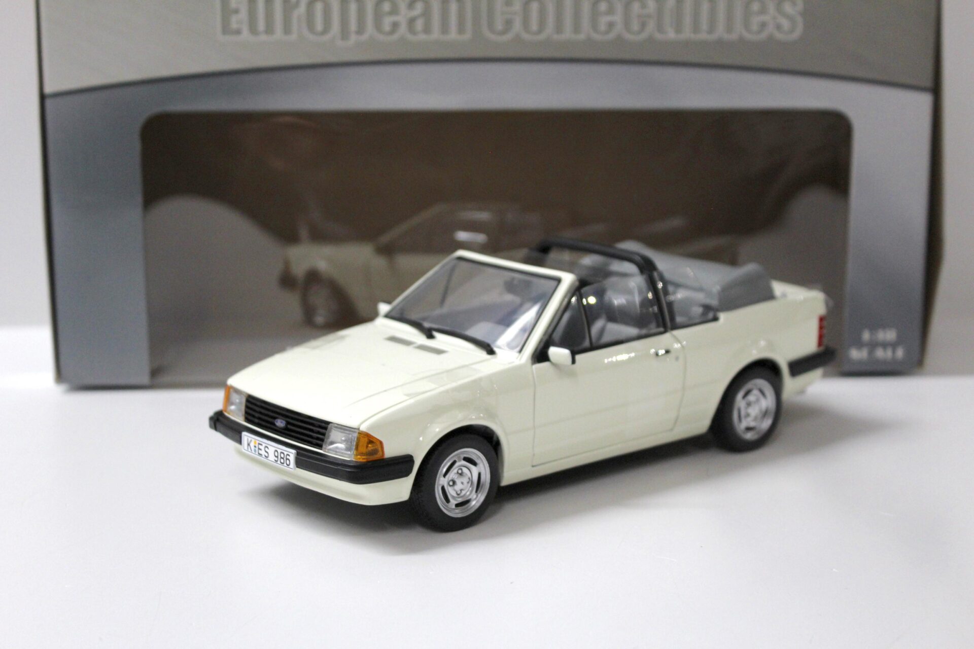 1:18 Sun Star 1984 Ford Escort MK3 GL Cabriolet Diamond white