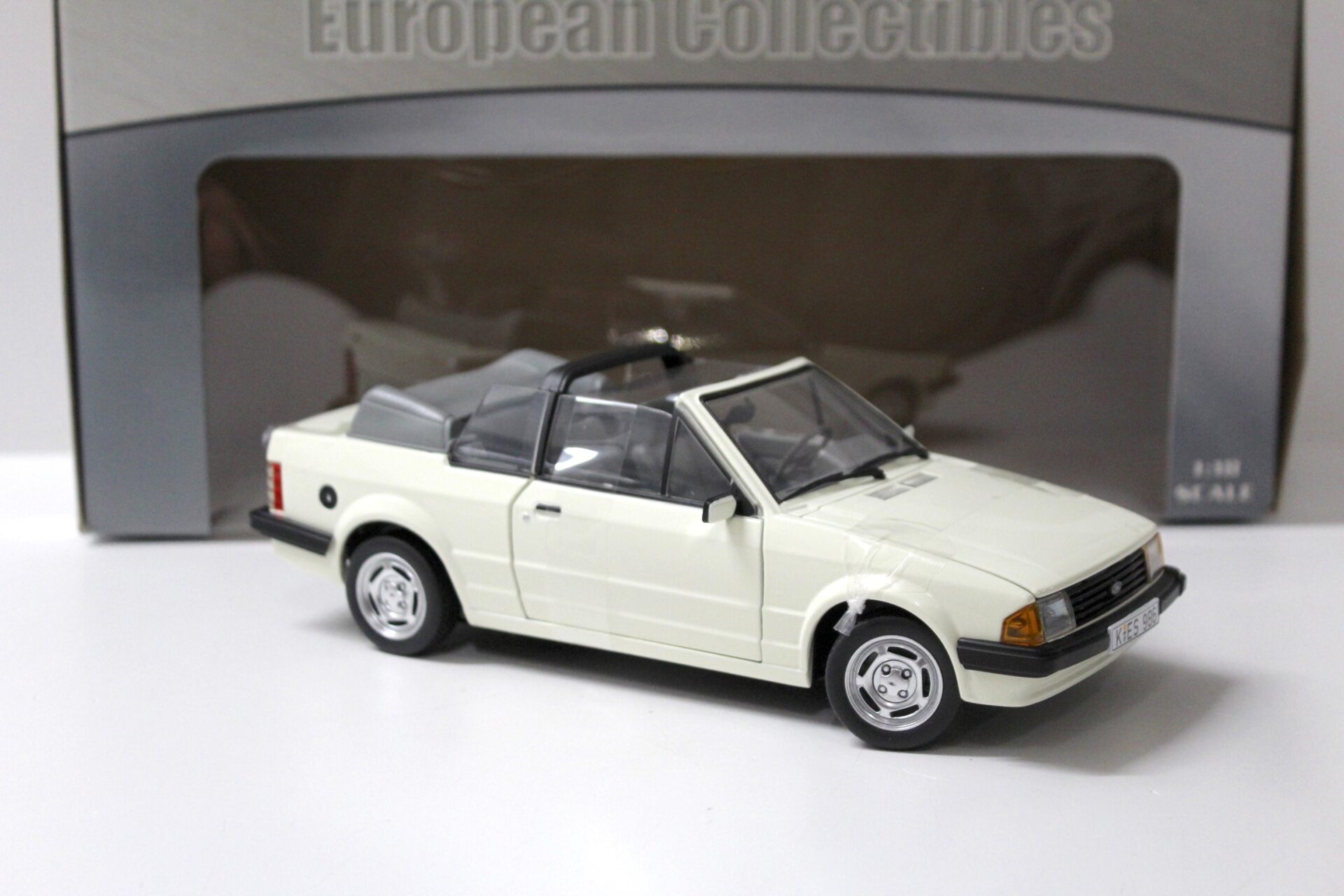 1:18 Sun Star 1984 Ford Escort MK3 GL Cabriolet Diamond white