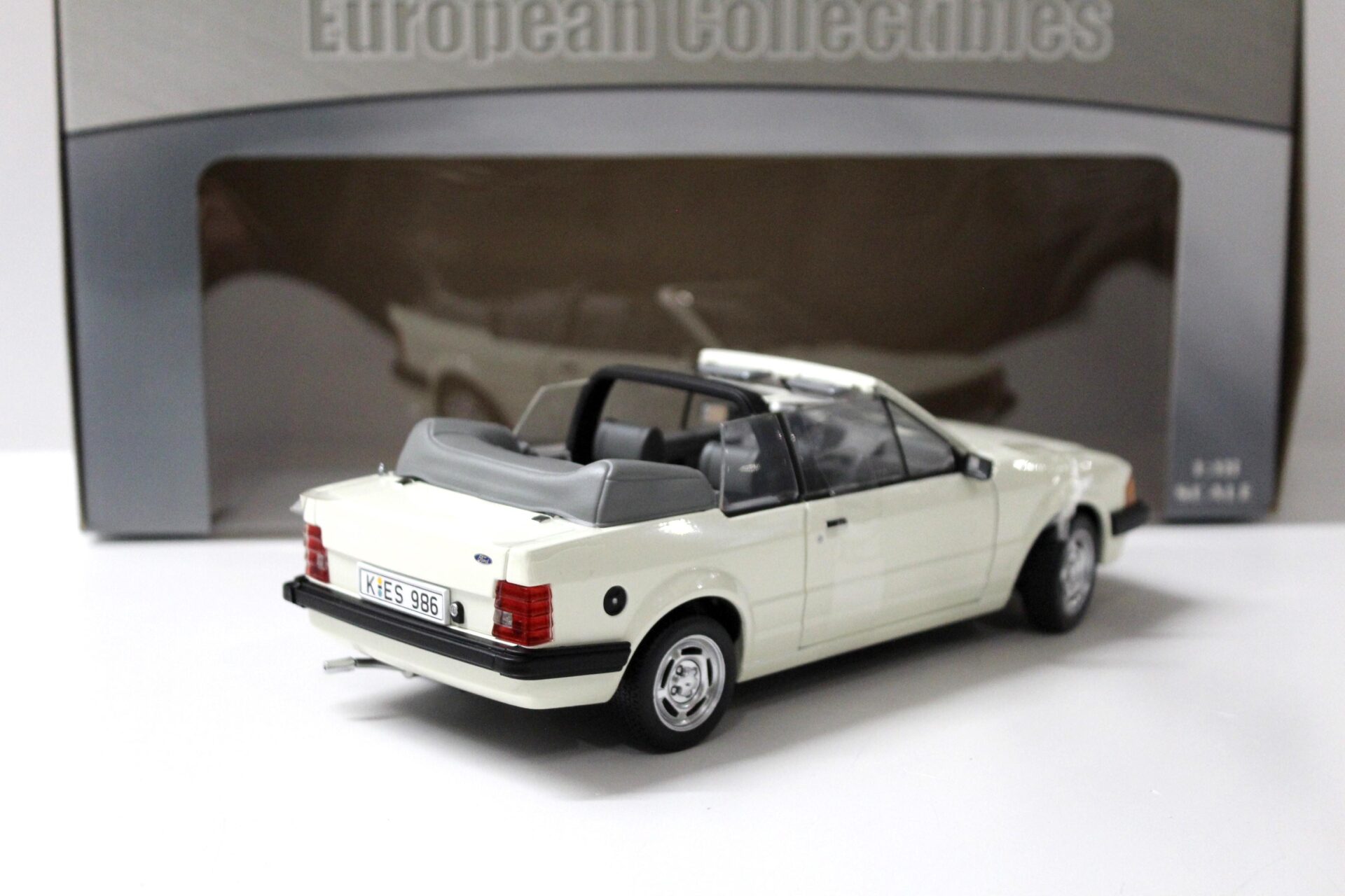 1:18 Sun Star 1984 Ford Escort MK3 GL Cabriolet Diamond white