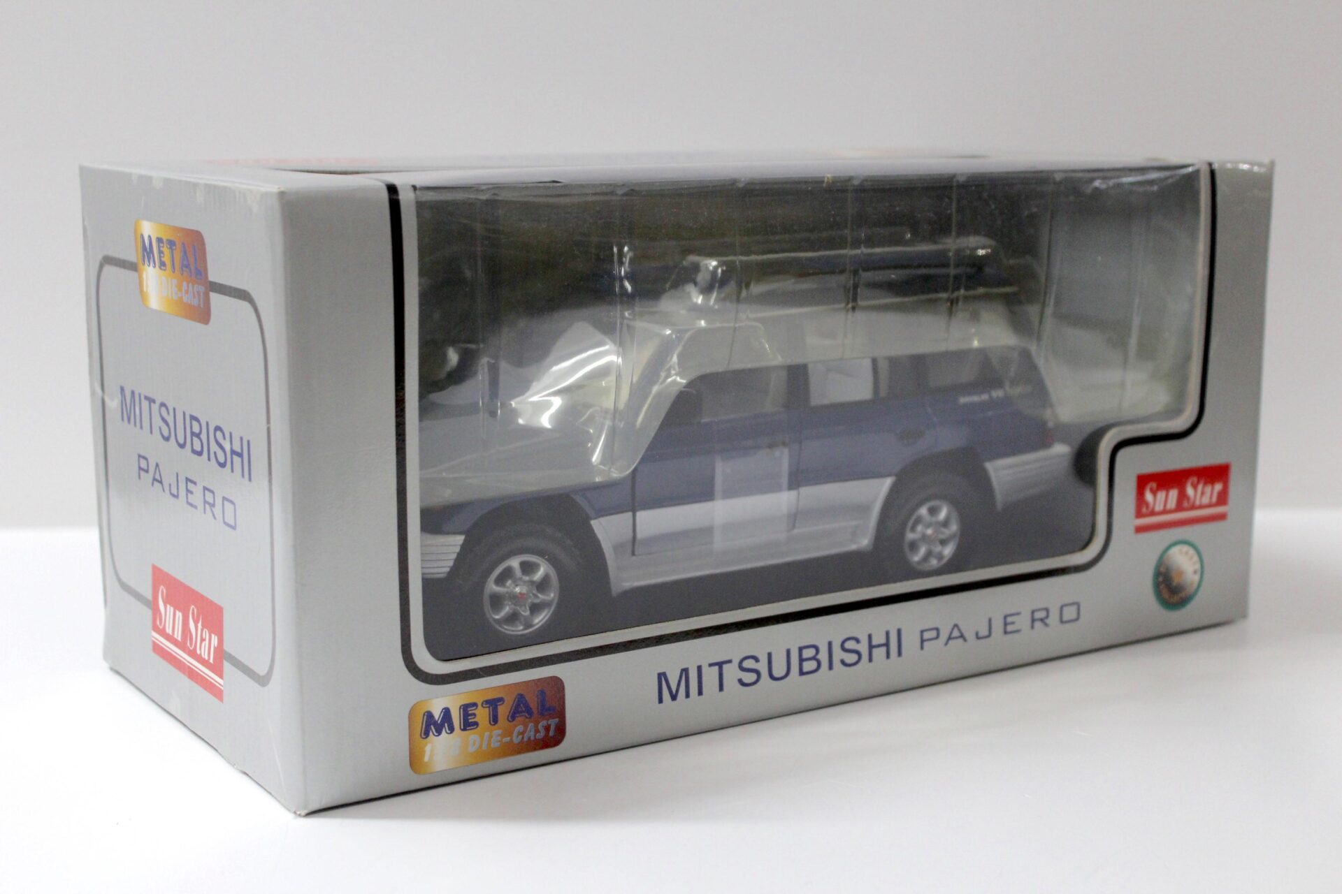 1:18 Sun Star Mitsubishi Pajero 24Valve V6 - 3500 blue 1998