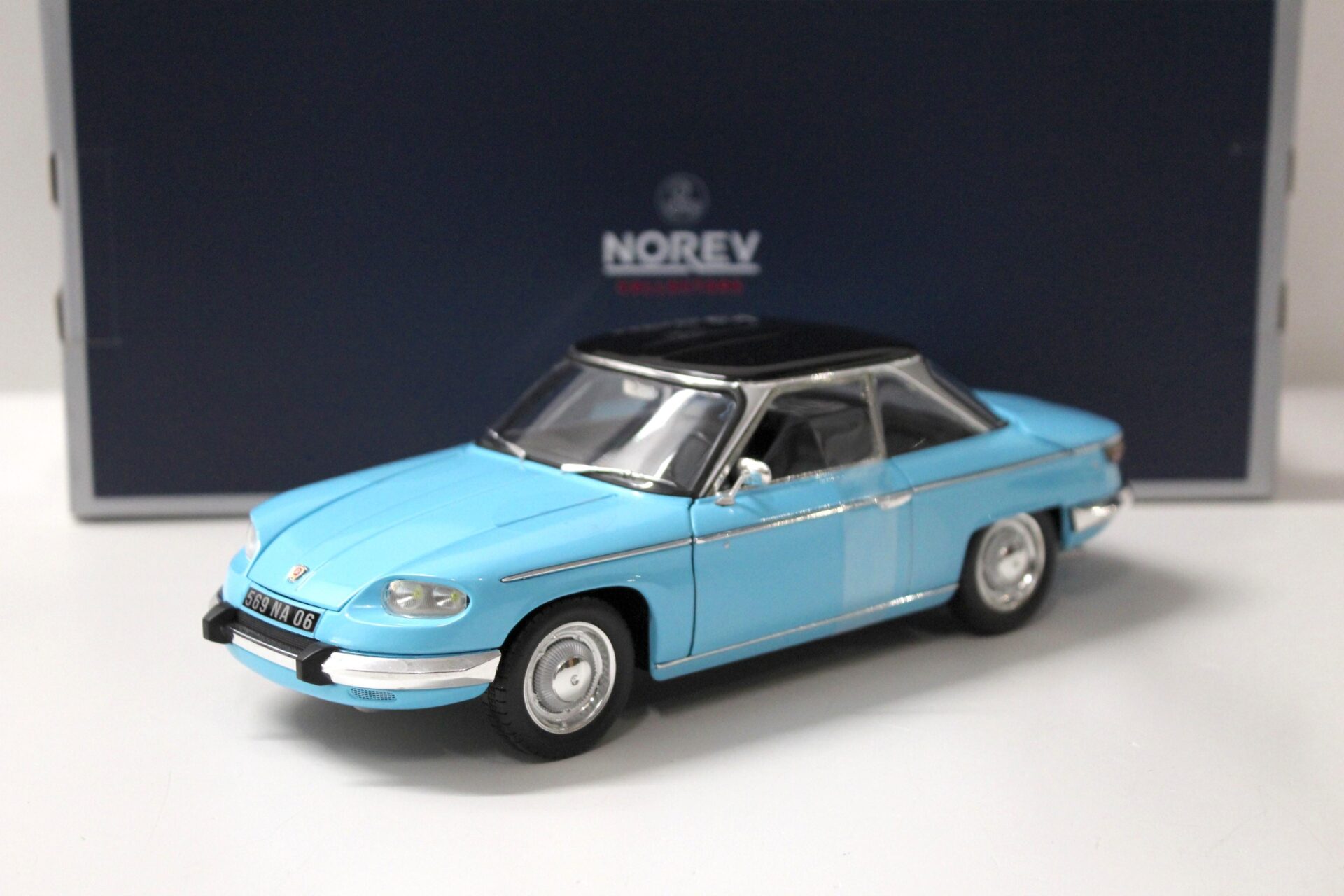 ID 54788 orig 1.jpg 1:18 Norev Panhard 24 CT Coupe 1964 Tolede blue/ black