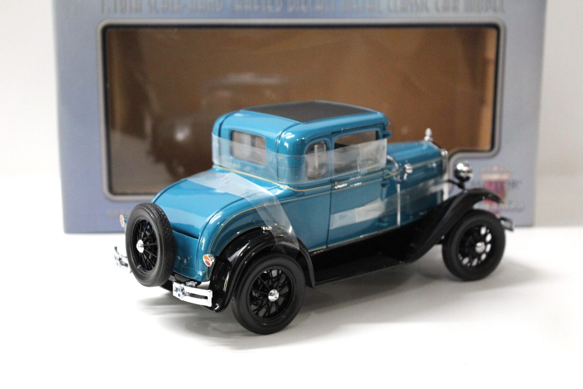 1:18 Motor City Classics 1931 Ford Model A Coupe blue/ black