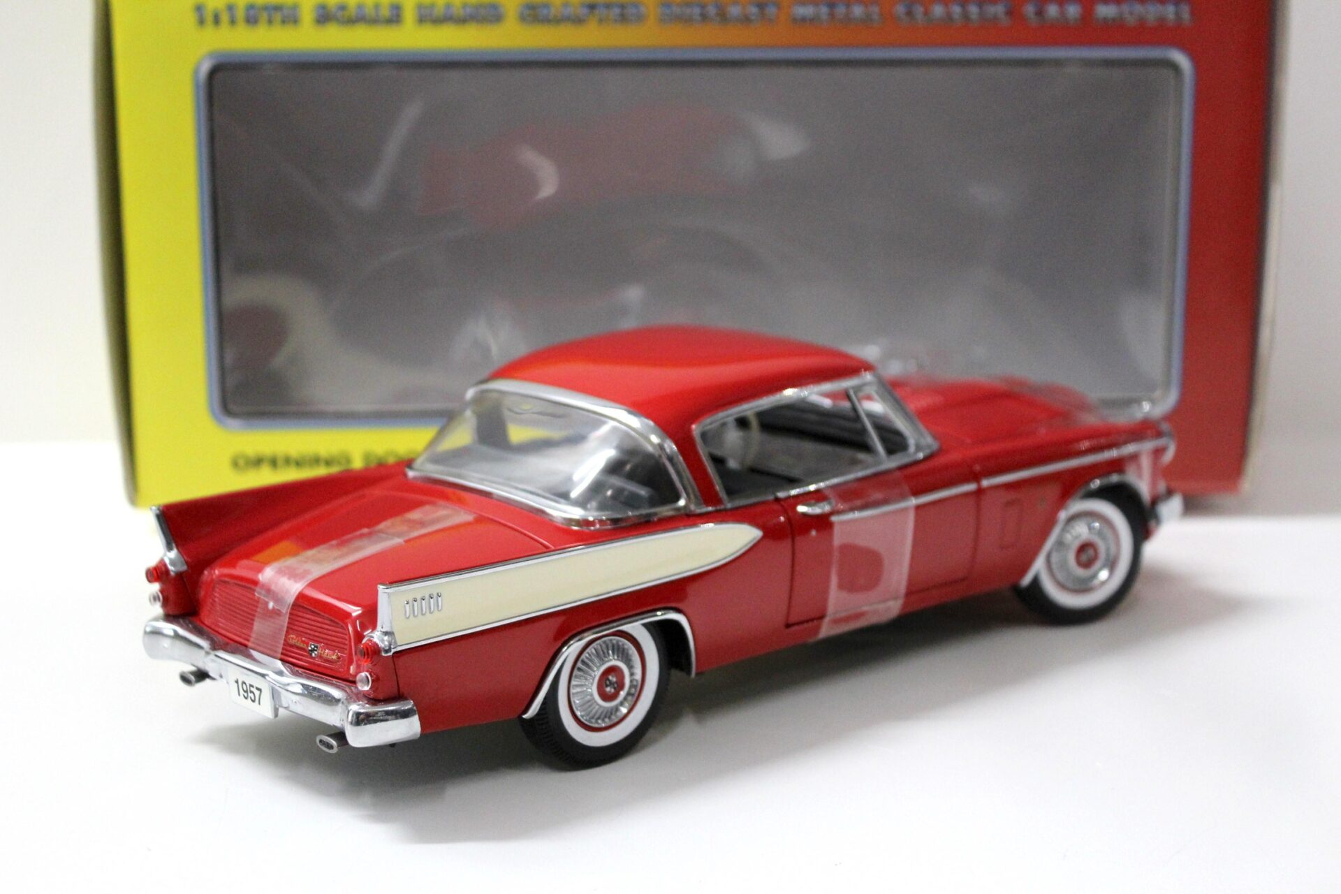 1:18 Motor City Classics 1957 Studebaker Golden Hawk Apache red