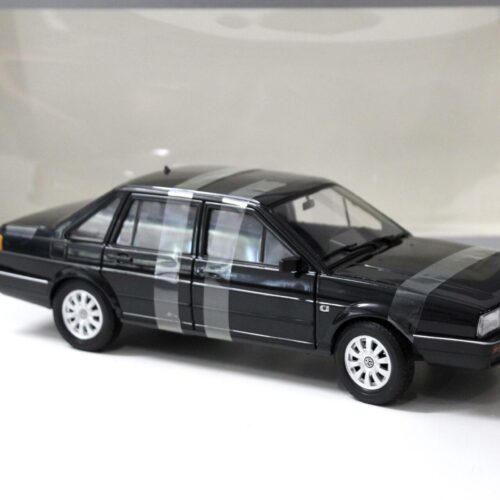 1:18 Welly VW Santana Passat B2 Stufenheck black