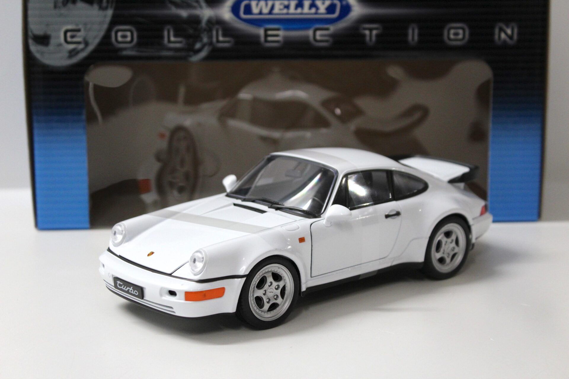 1:18 Welly Porsche 911 (964) Turbo Coupe white