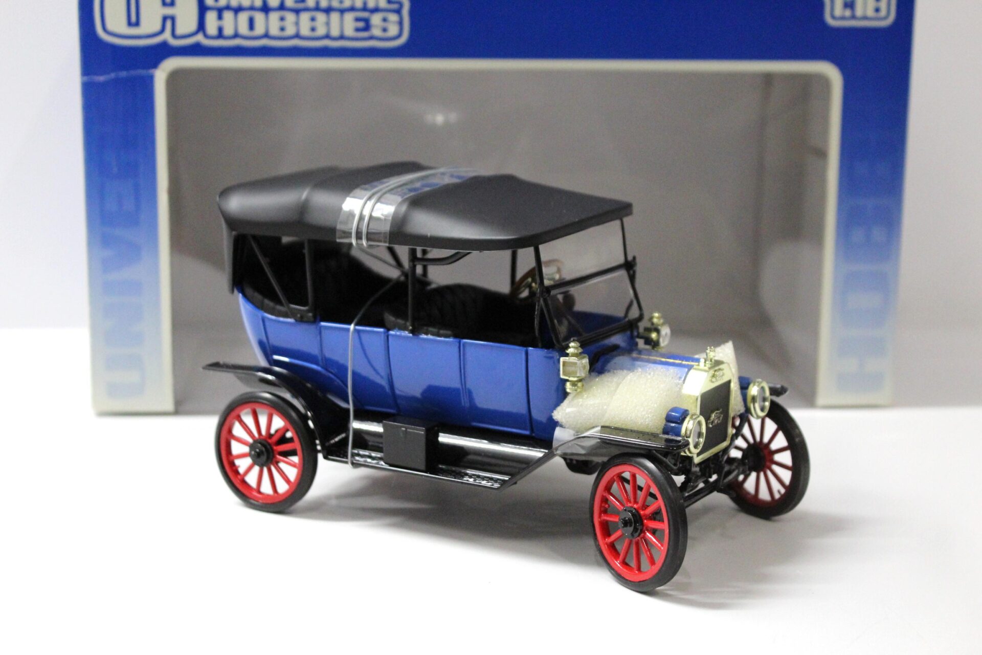 1:18 Universal Hobbies UH Ford Model "T" Touring Soft Top blue 1913