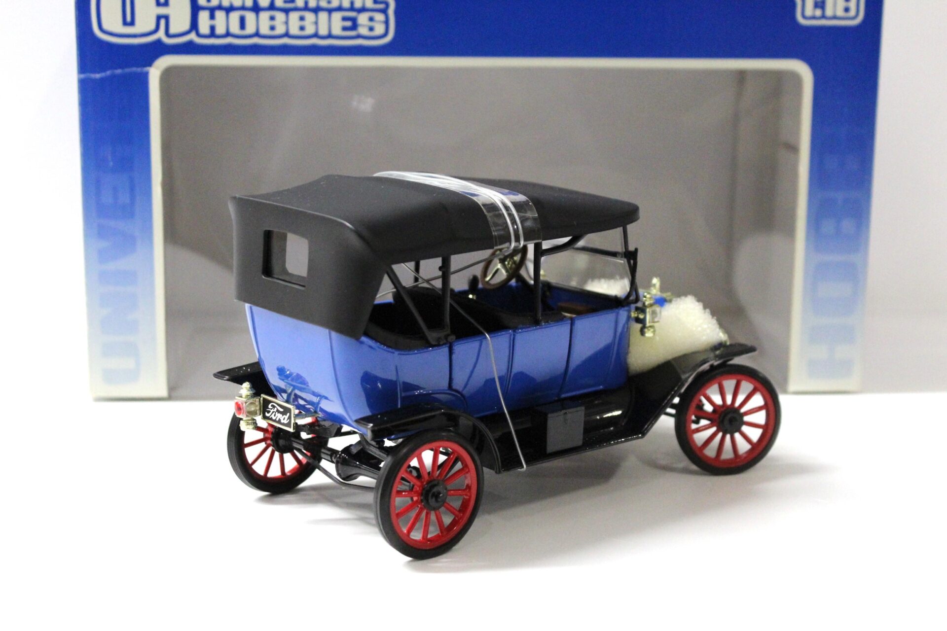 1:18 Universal Hobbies UH Ford Model "T" Touring Soft Top blue 1913