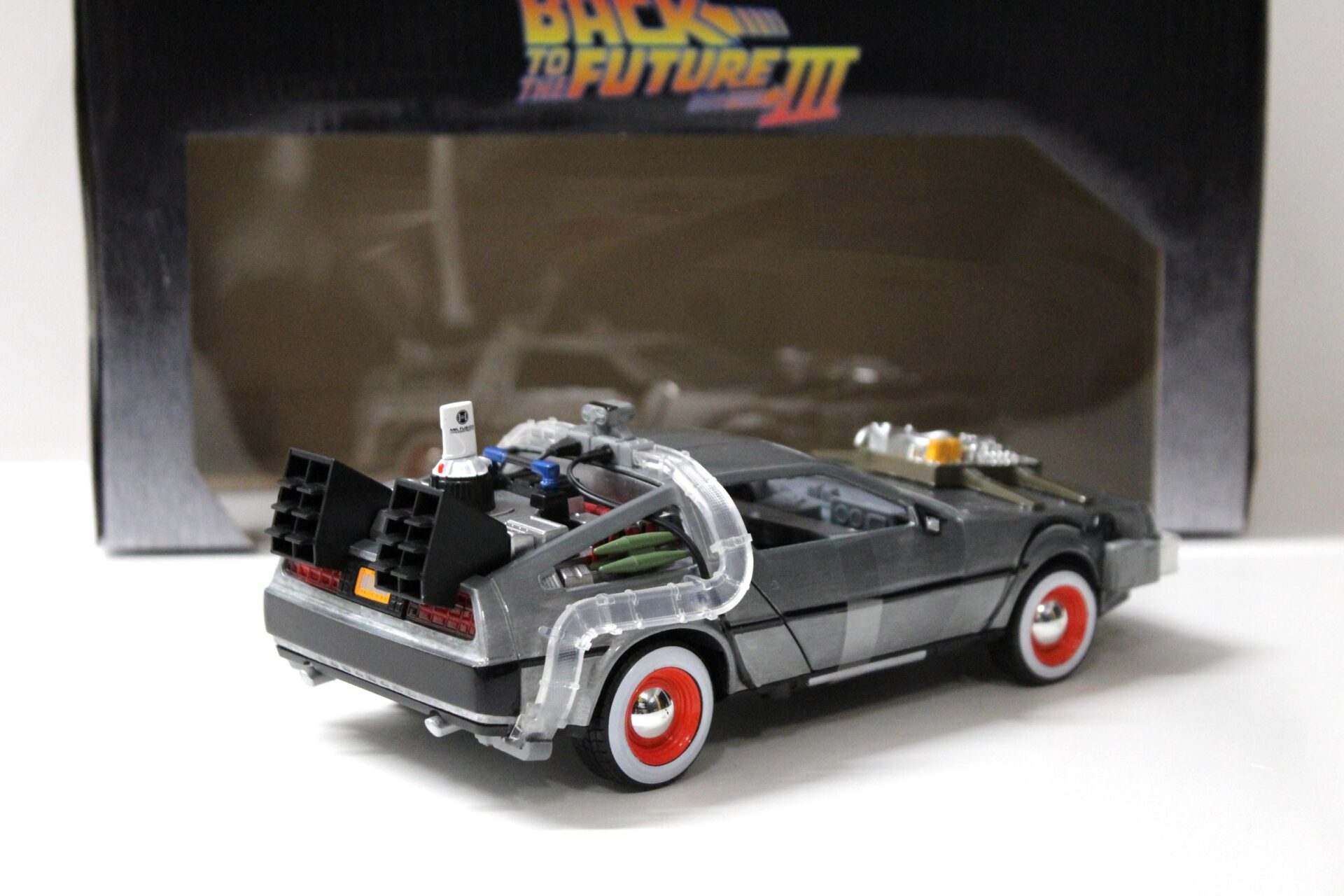 1:24 Jada Toys Delorean DMC-12 Time Machine Back to The Future III