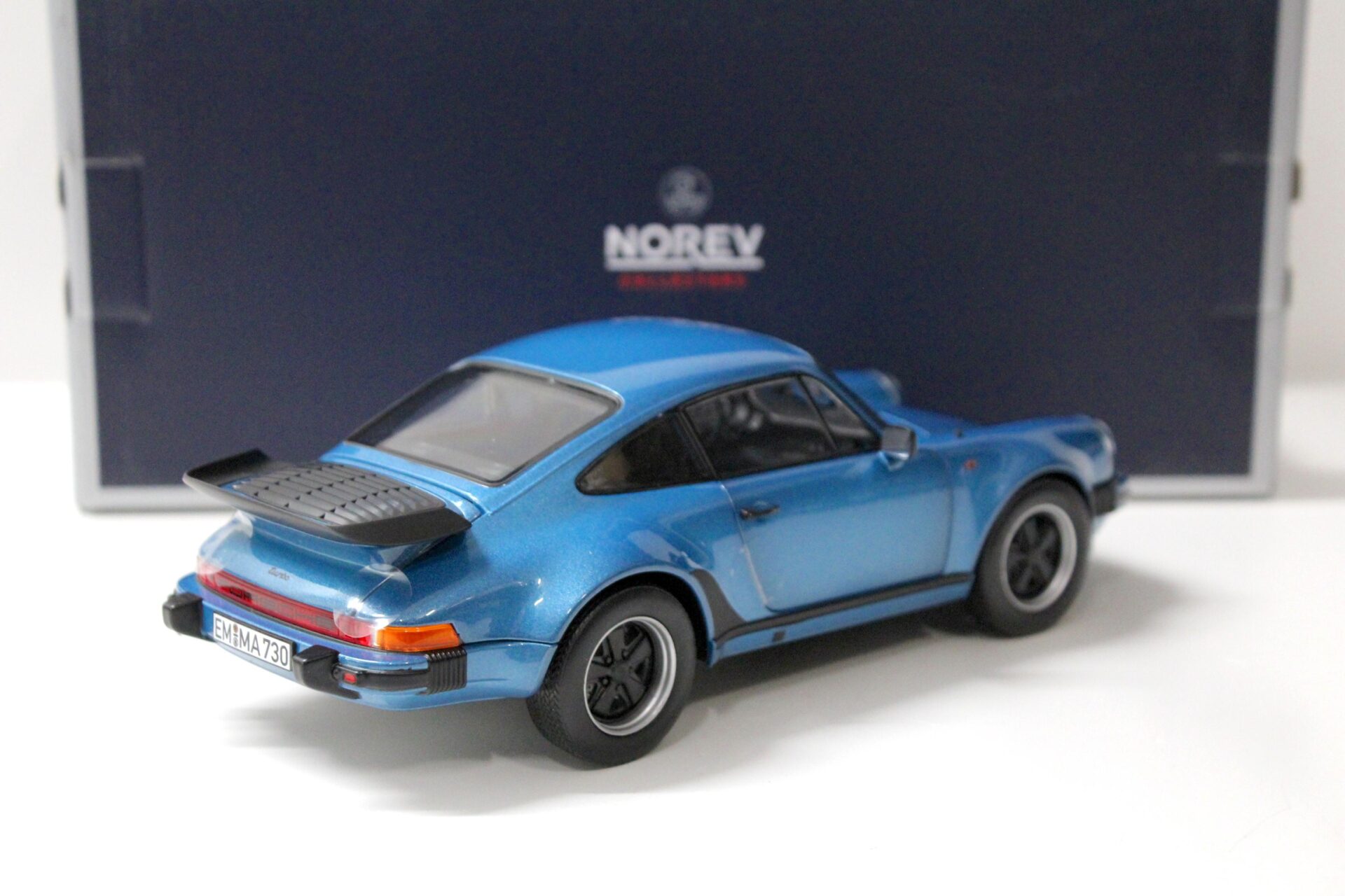 1:18 Norev Porsche 911 Turbo 3.3 Coupe 1977 enzian blue metallic
