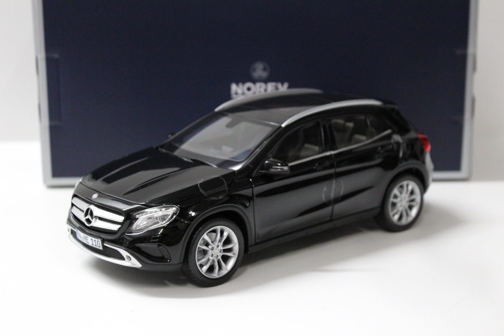 1:18 Norev Mercedes GLA -Klasse 2014 black