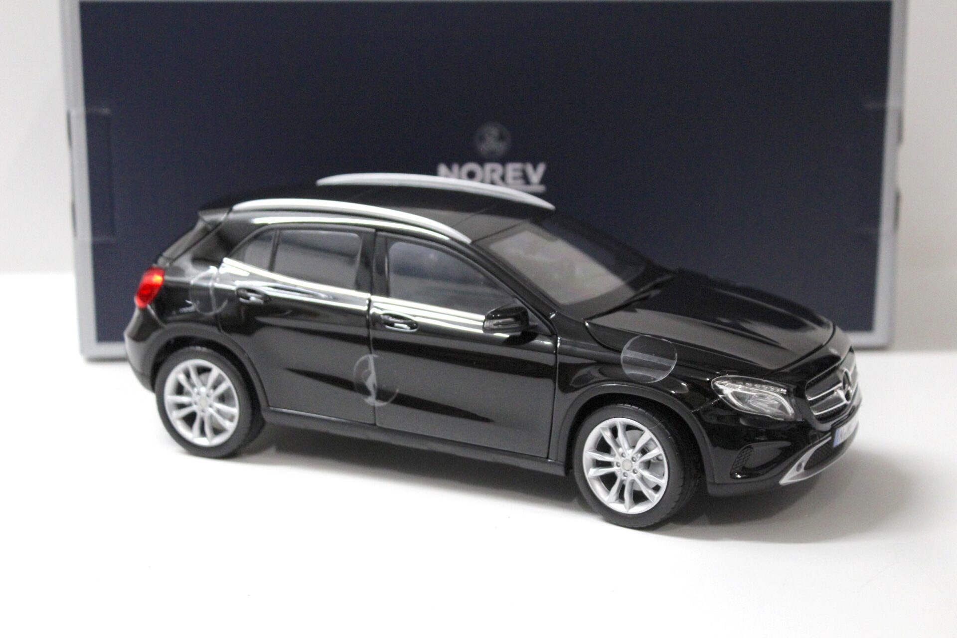 1:18 Norev Mercedes GLA -Klasse 2014 black