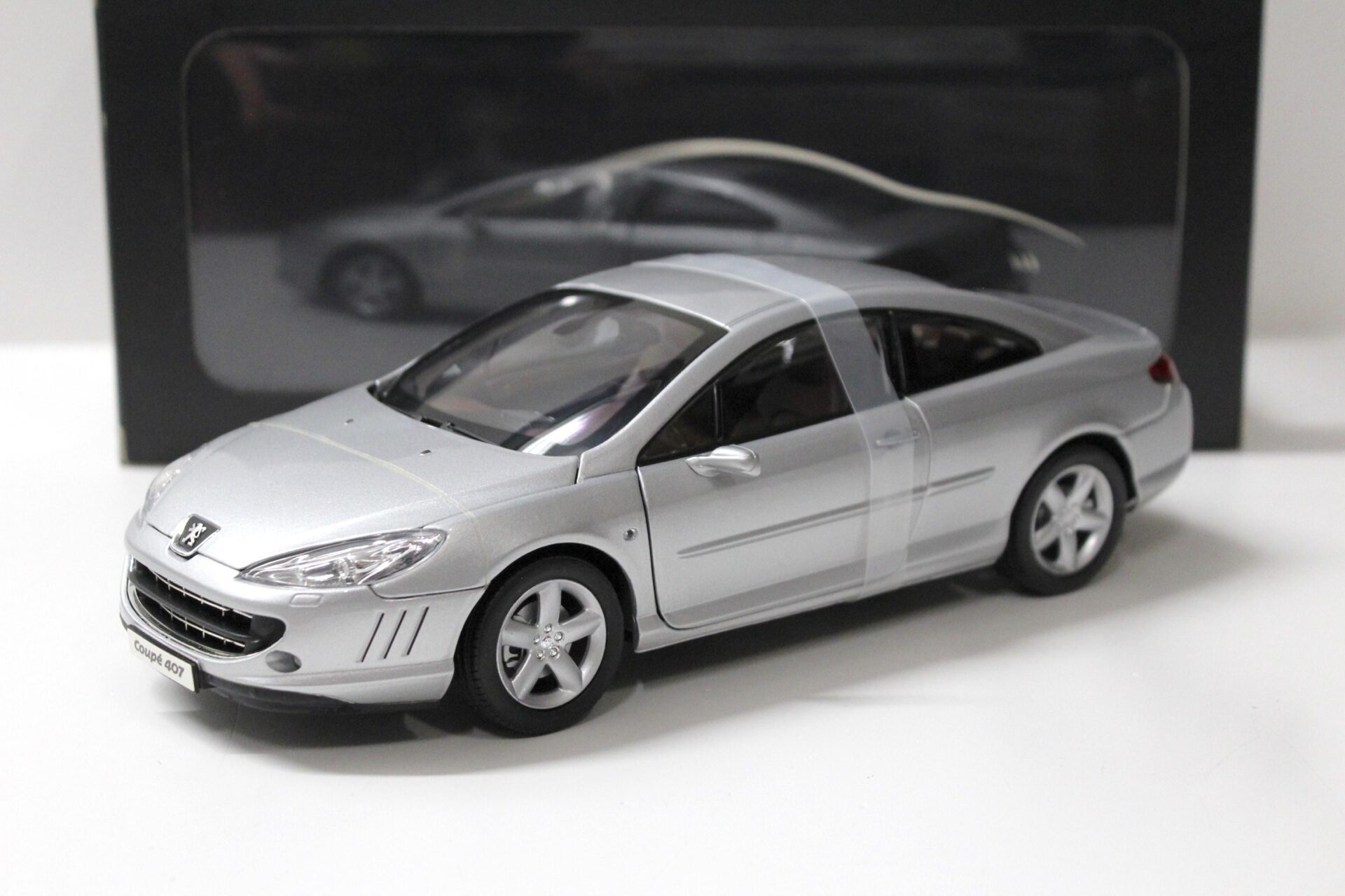 1:18 Norev Peugeot 407 Coupe silver 2005
