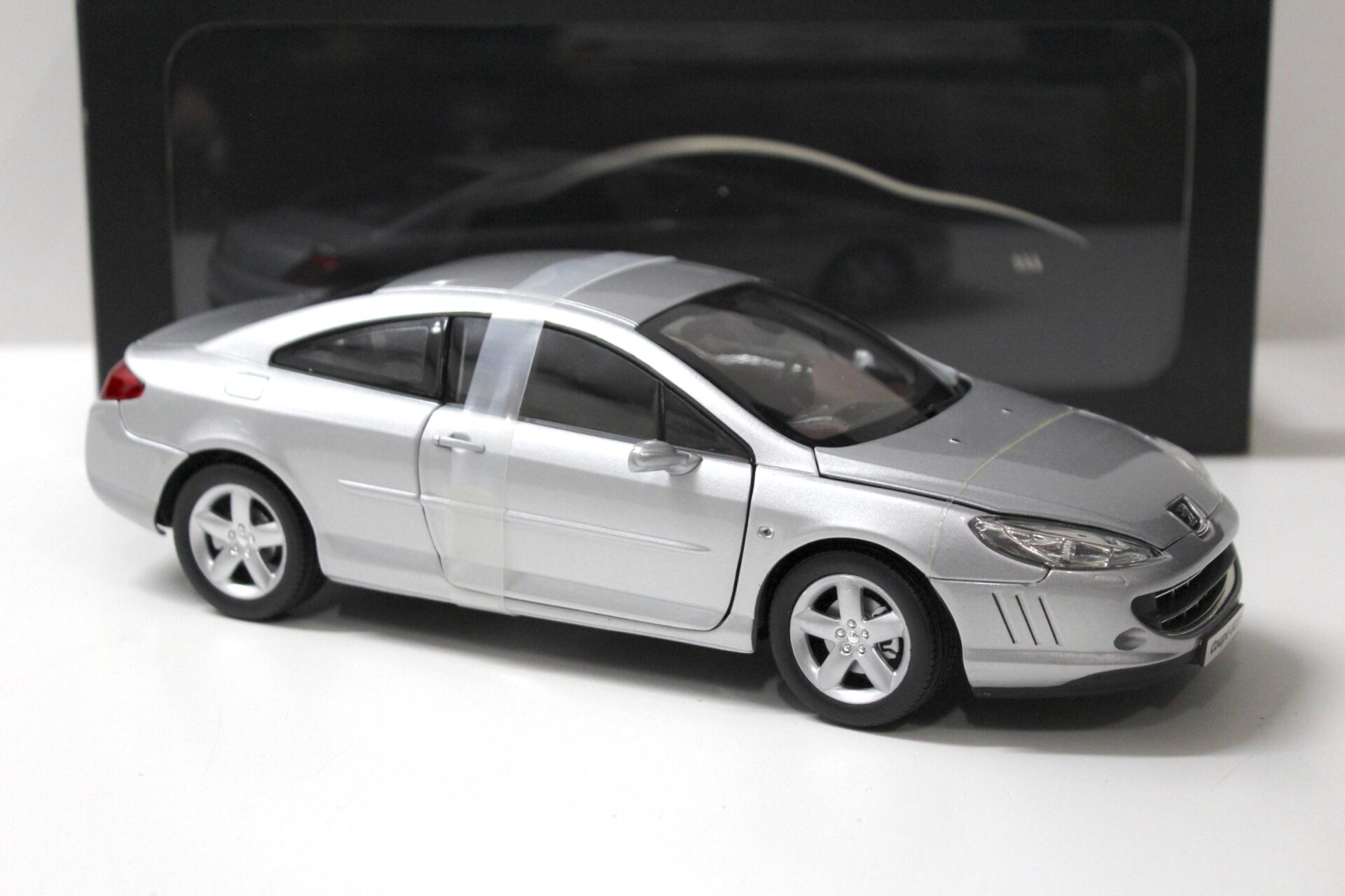 1:18 Norev Peugeot 407 Coupe silver 2005