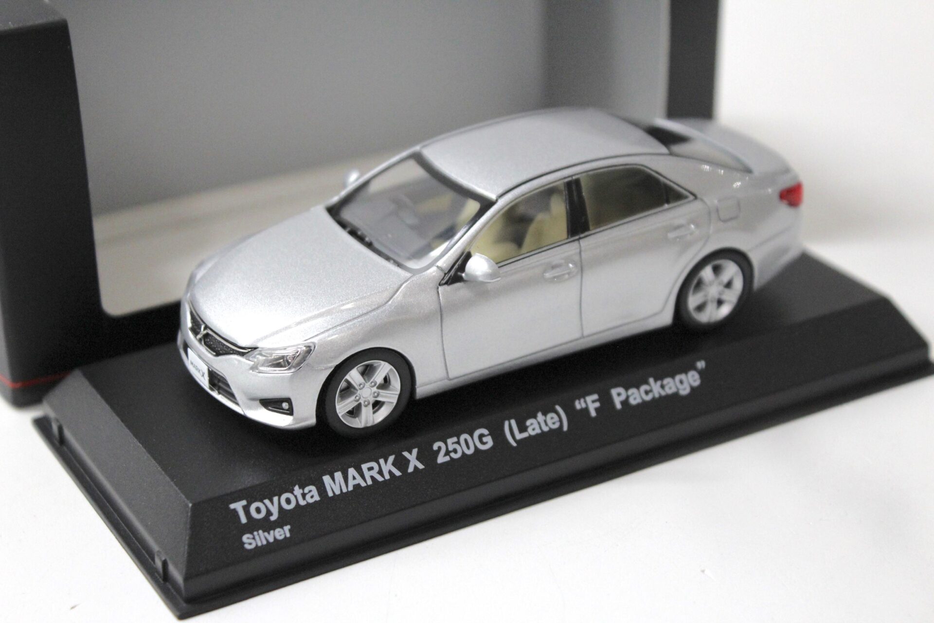 ID 55070 orig.jpg 1:43 Kyosho Toyota MARK X 250G (Late) "F Package" Limousine silver