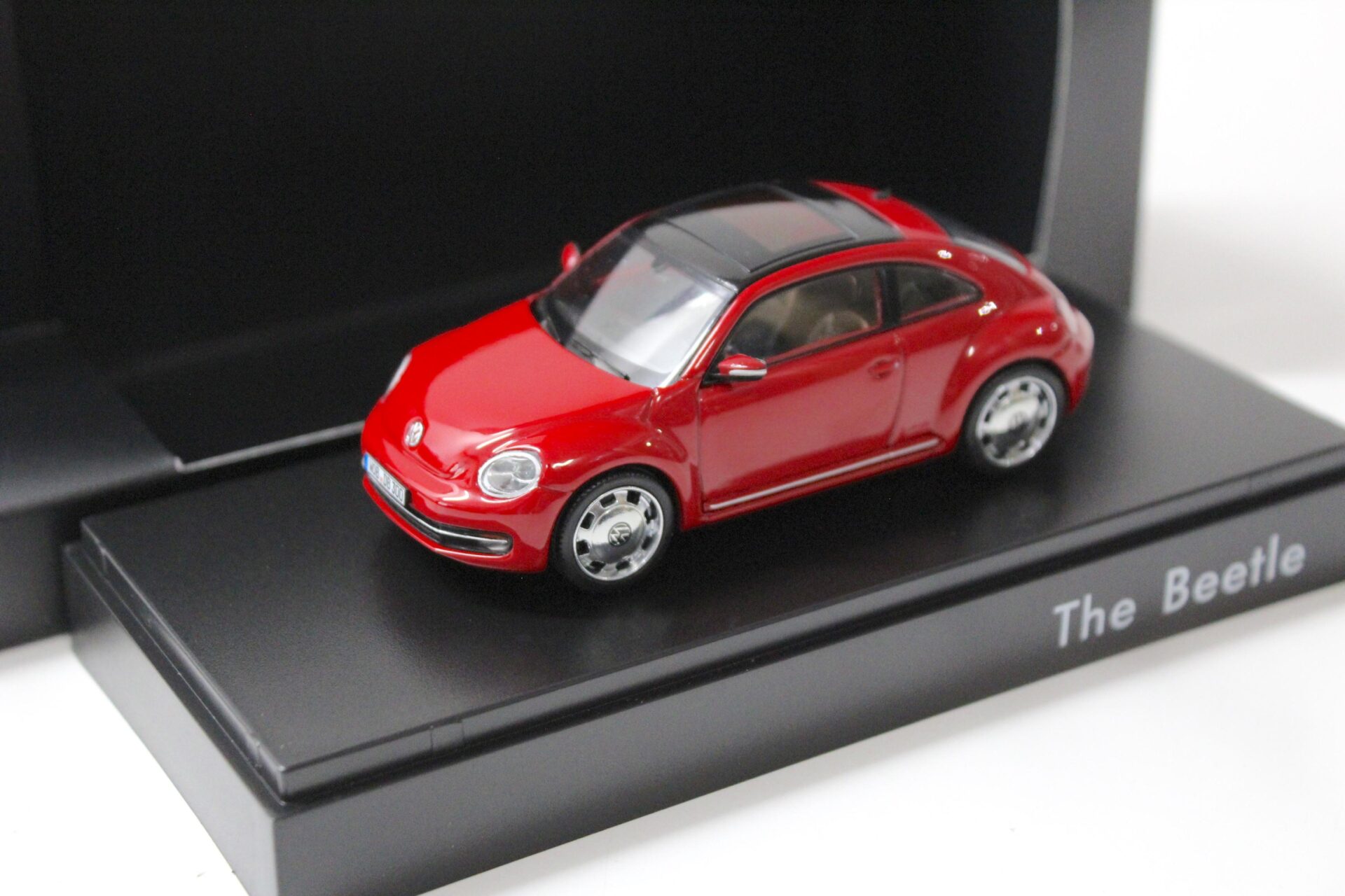 ID 55079 orig 1.jpg 1:43 Schuco VW Beetle "The Beetle" 2012 red DEALER VERSION