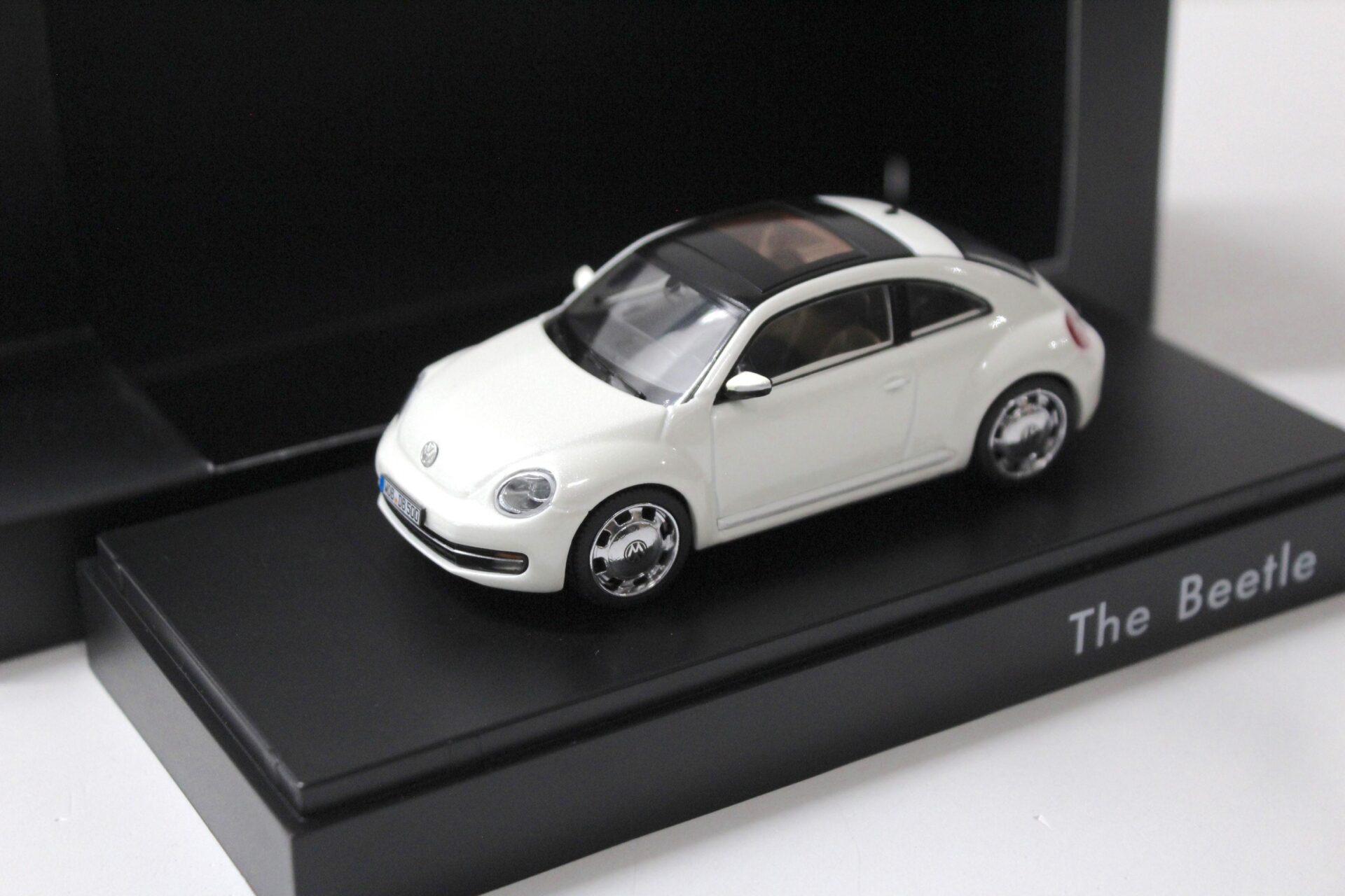 1:43 Schuco VW Beetle "The Beetle" 2012 white DEALER VERSION