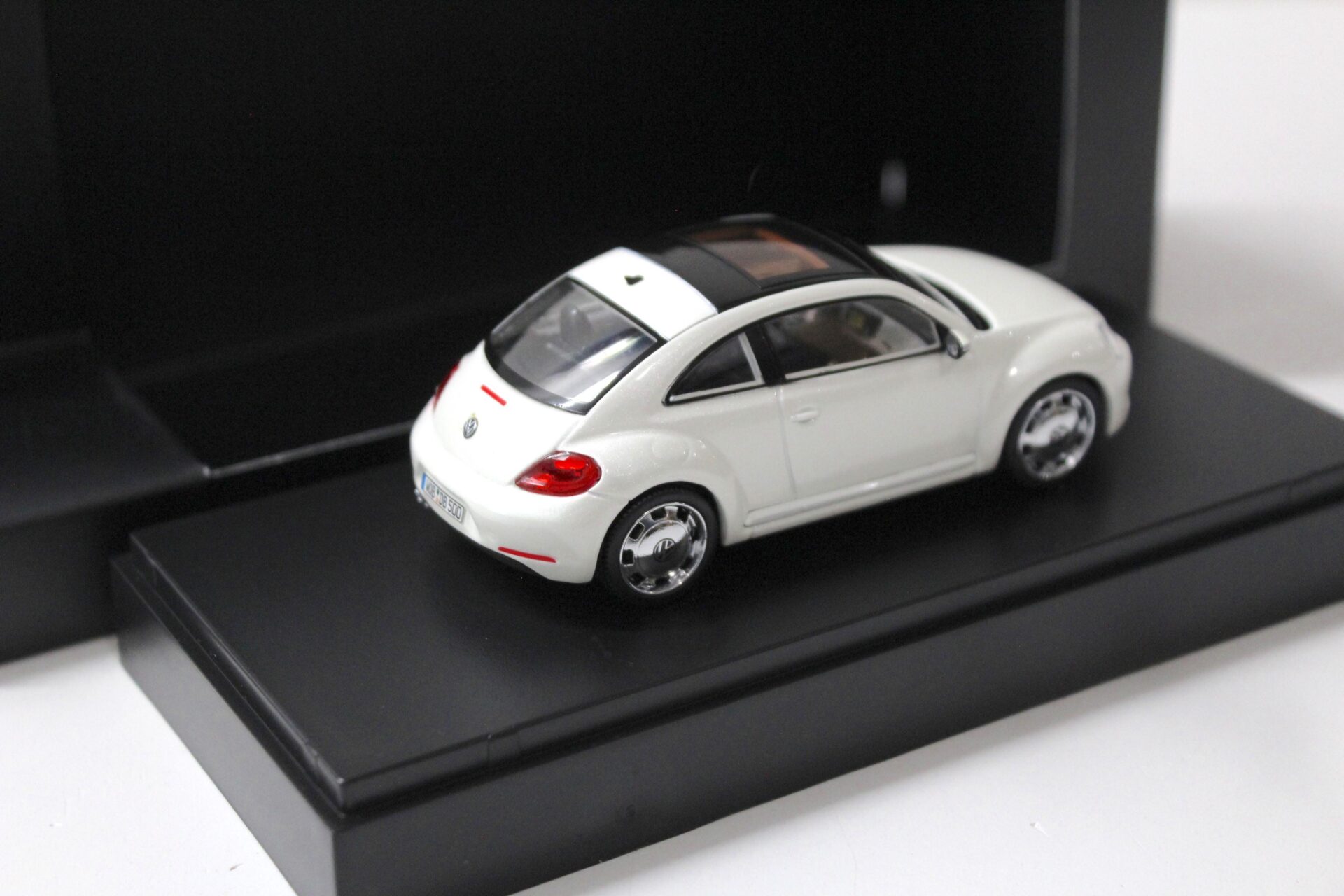 1:43 Schuco VW Beetle "The Beetle" 2012 white DEALER VERSION