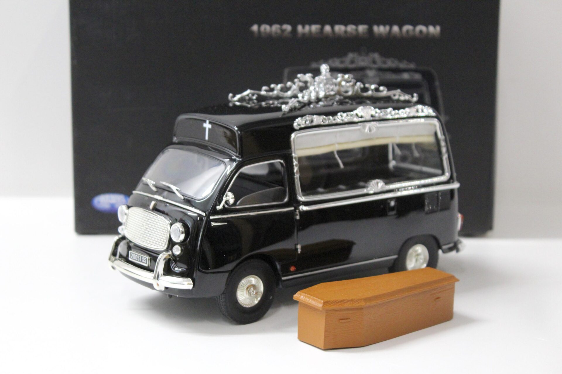 ID 55085 orig.jpg 1:18 La Mini Miniera Fiat 600 Multipla 1962 Hearse Wagen Bestattungswagen black