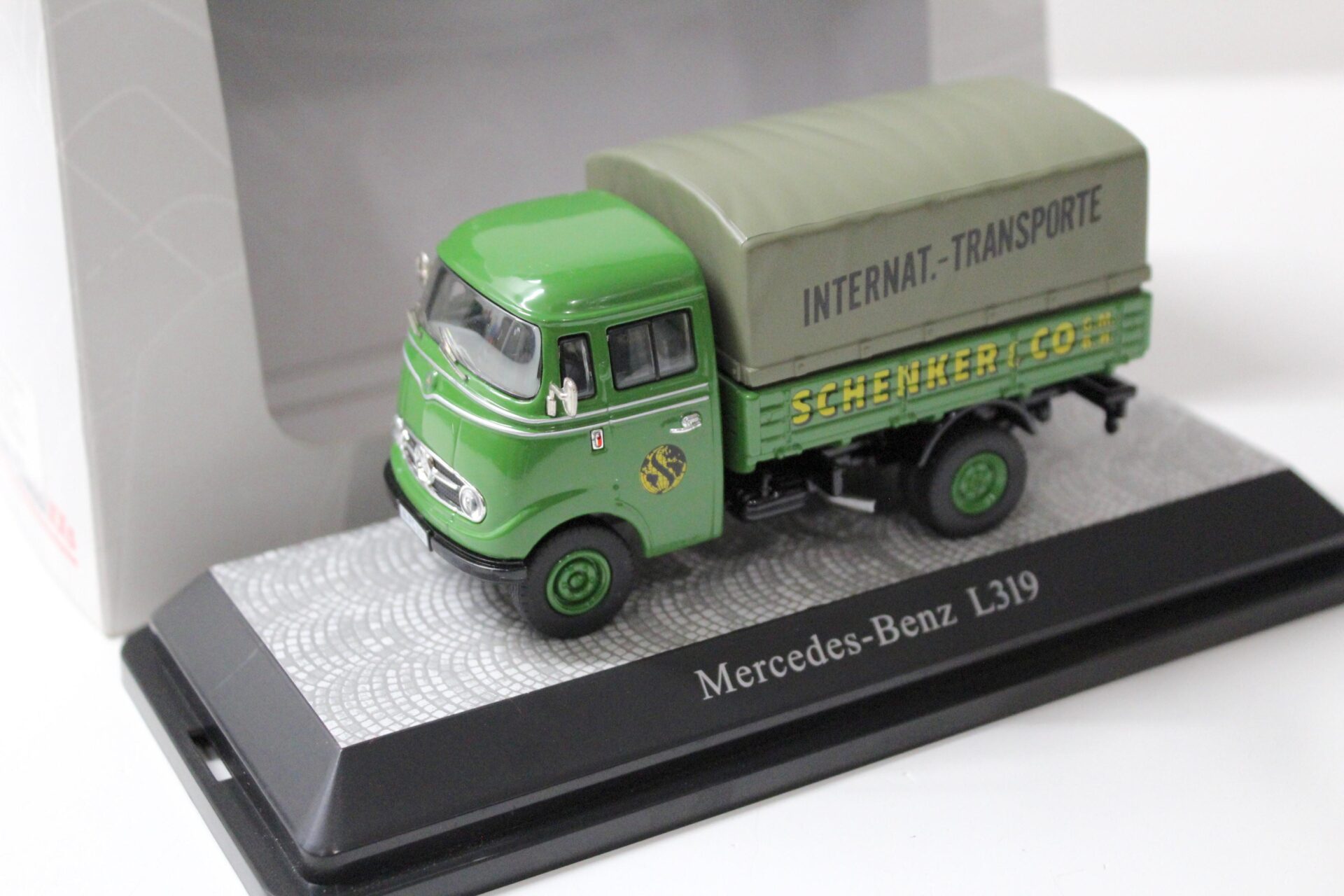 1:43 Premium ClassiXXs Mercedes L319 Pritsche/ Plane Schenkel green