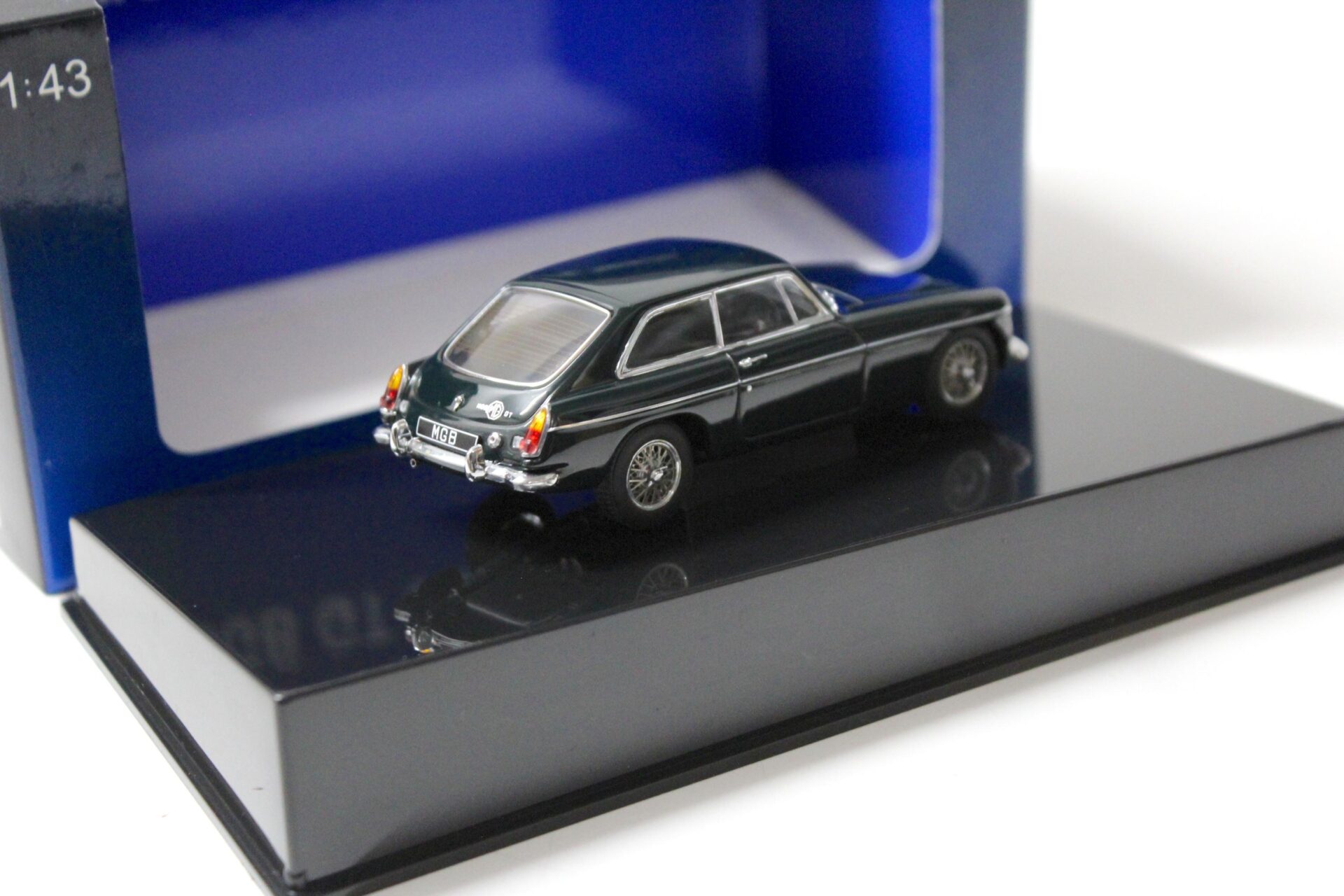 1:43 AUTOart MGB GT Coupe MKII 1969 Racing green