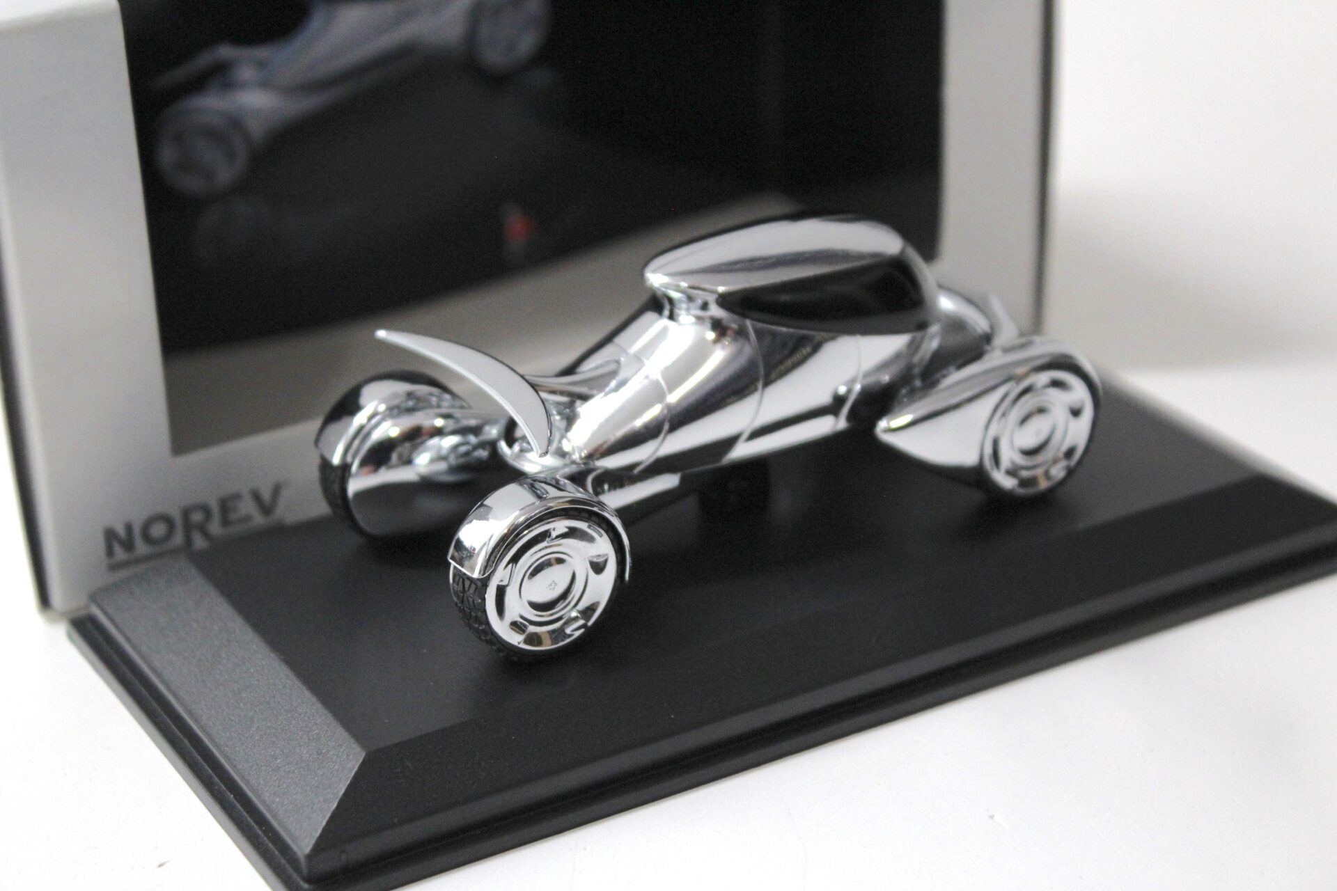 1:43 Norev Peugeot Monster Concept Car Frankfurt 2001 Chrom