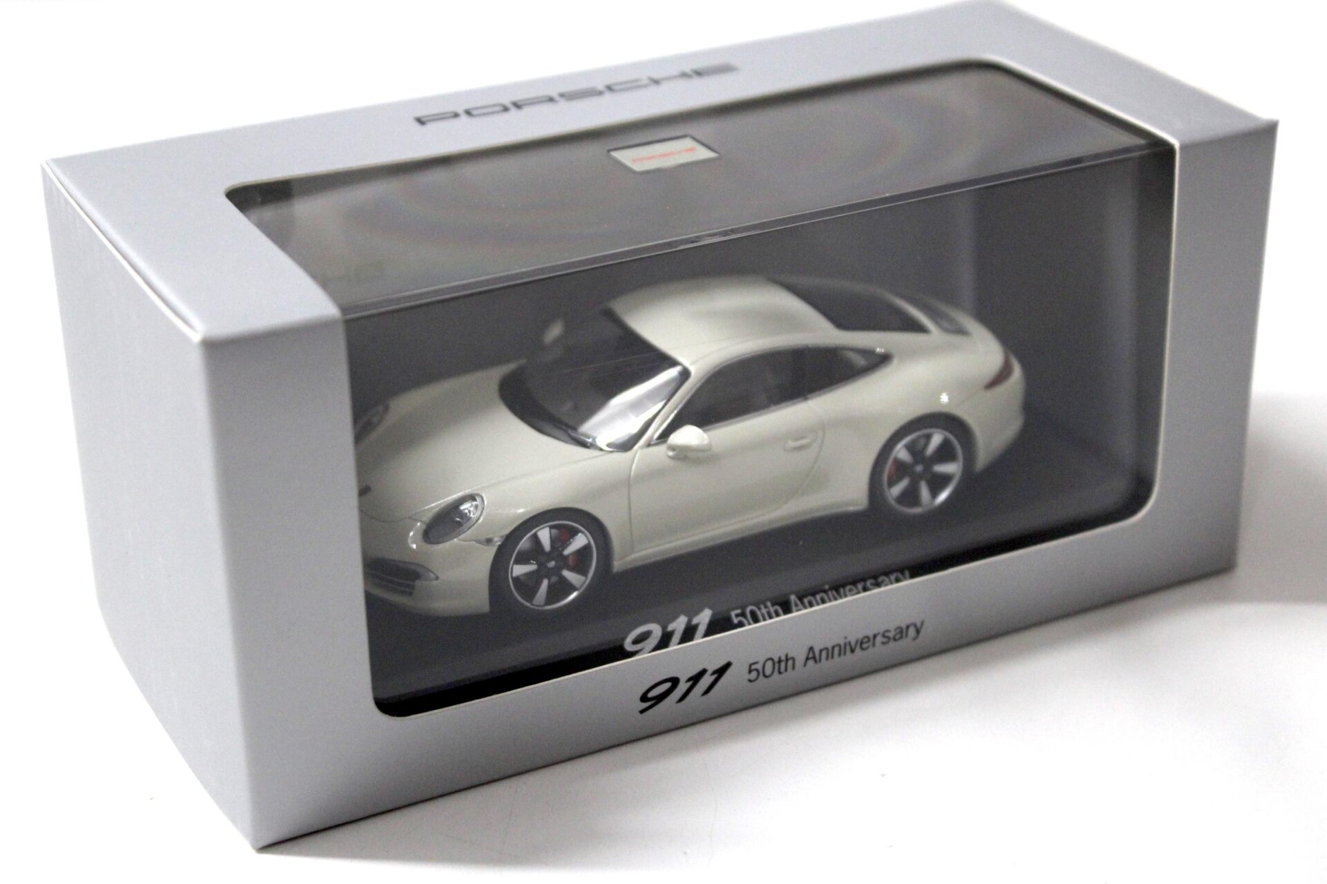 1:43 Minichamps Porsche 911 (991) Carrera "50th Anniversary" pearl white DEALER VERSION