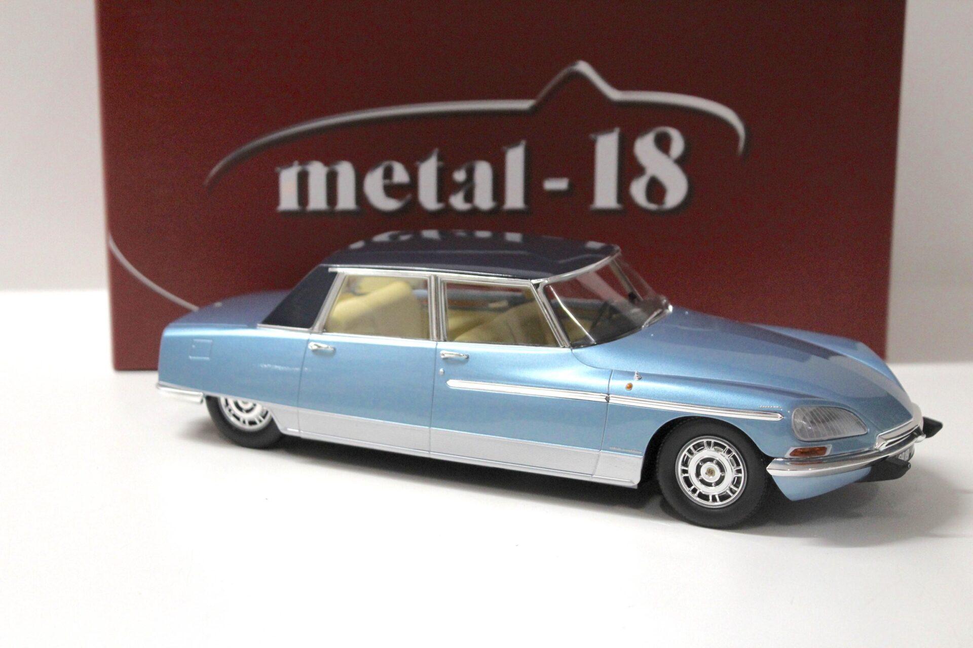 1:18 Norev Metal 18 Citroen DS 21 Chapron LOrraine 1969 light blue