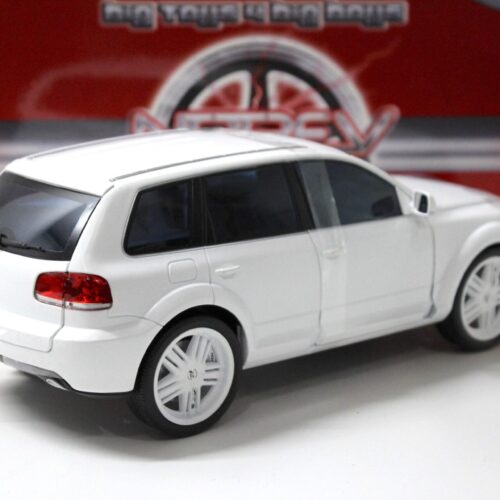 1:18 Norev VW Touareg P24 by Parotech matt white 2008