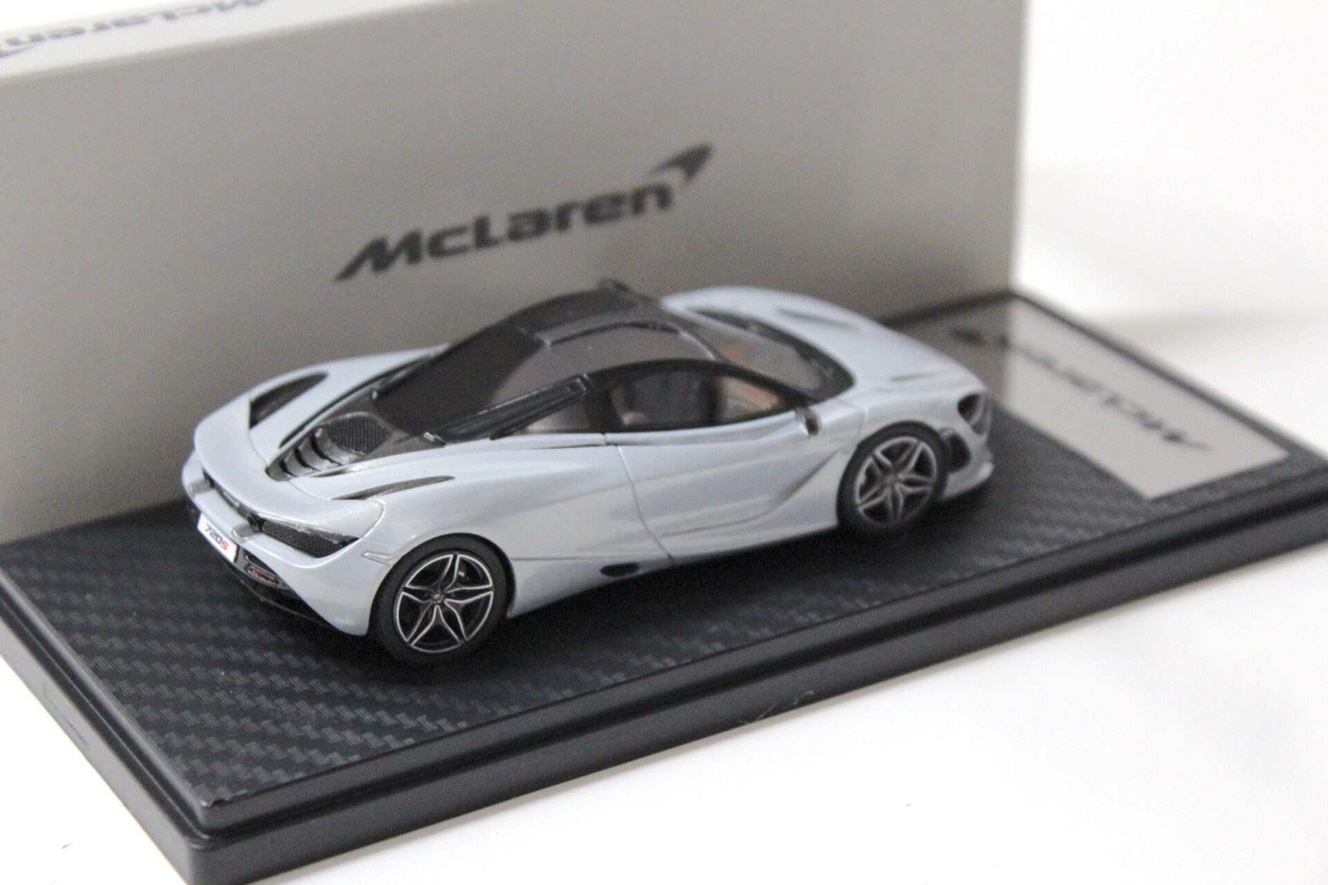 1:43 True Scale TSM McLaren 720S (P14) Coupe 2017 Gletscher white DEALER VERSION