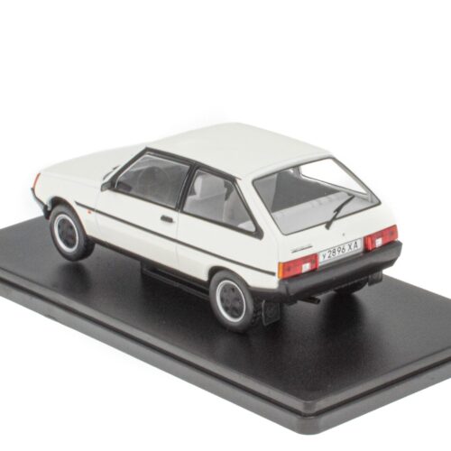 1:24 Hachette East Legendary ZAZ-1102 Tavria white 1987