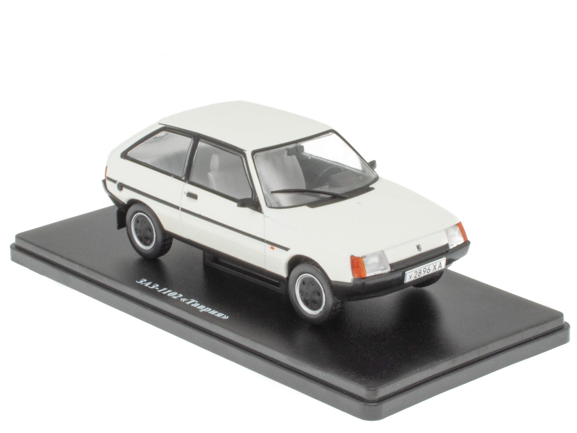 1:24 Hachette East Legendary ZAZ-1102 Tavria white 1987
