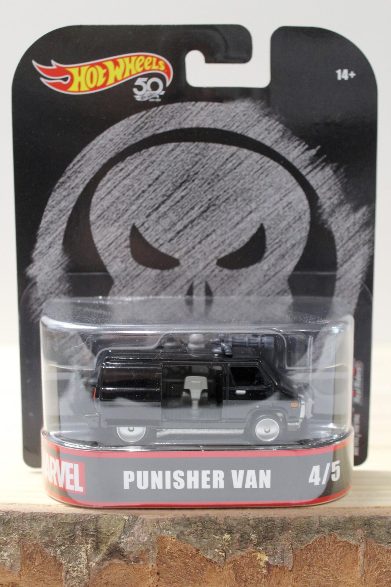 1:64 Hot Wheels Retro Entertainment MARVEL Punisher Van black