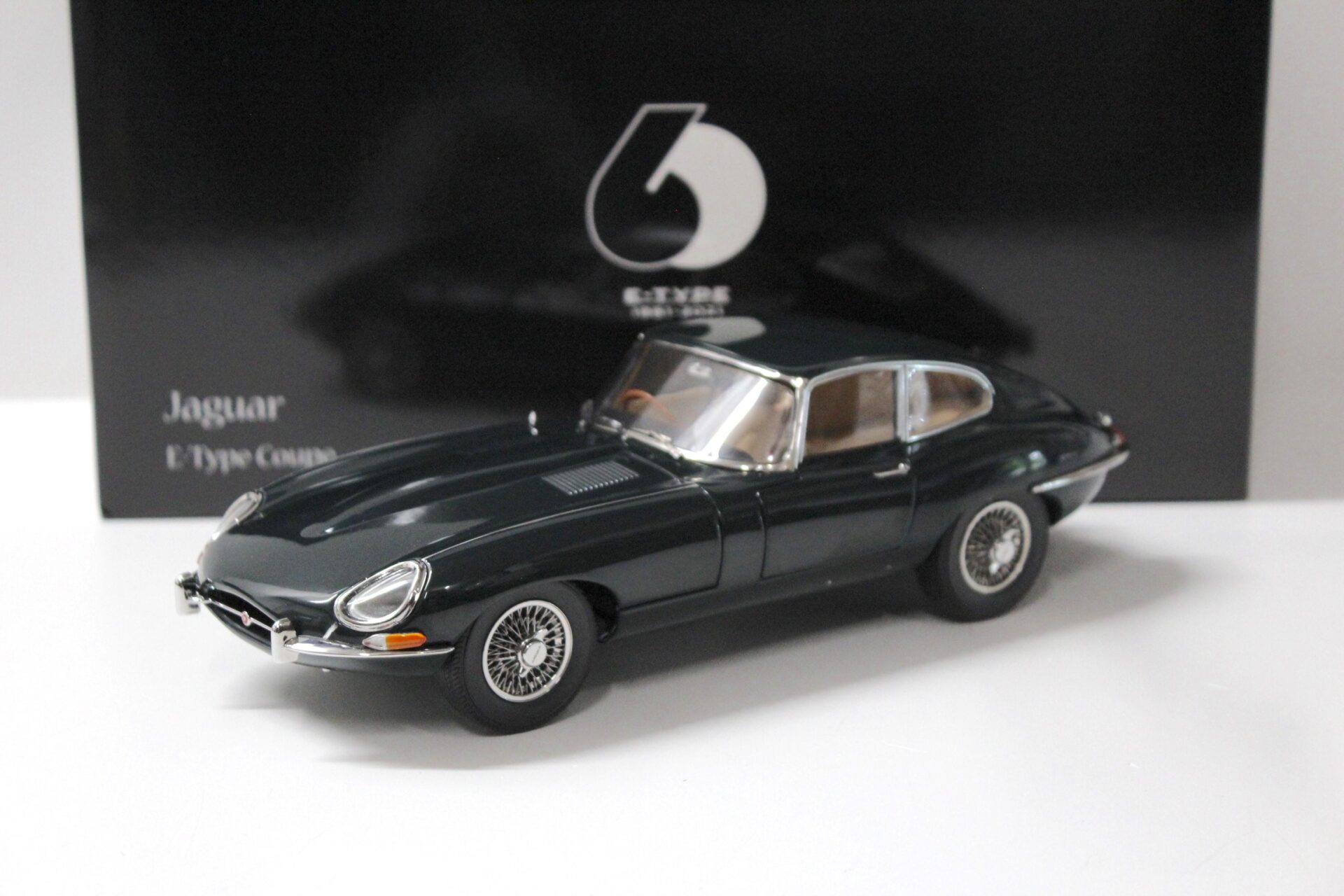 1:18 Kyosho Jaguar E-Type Coupe RHD Dark green - Diecast/ openings