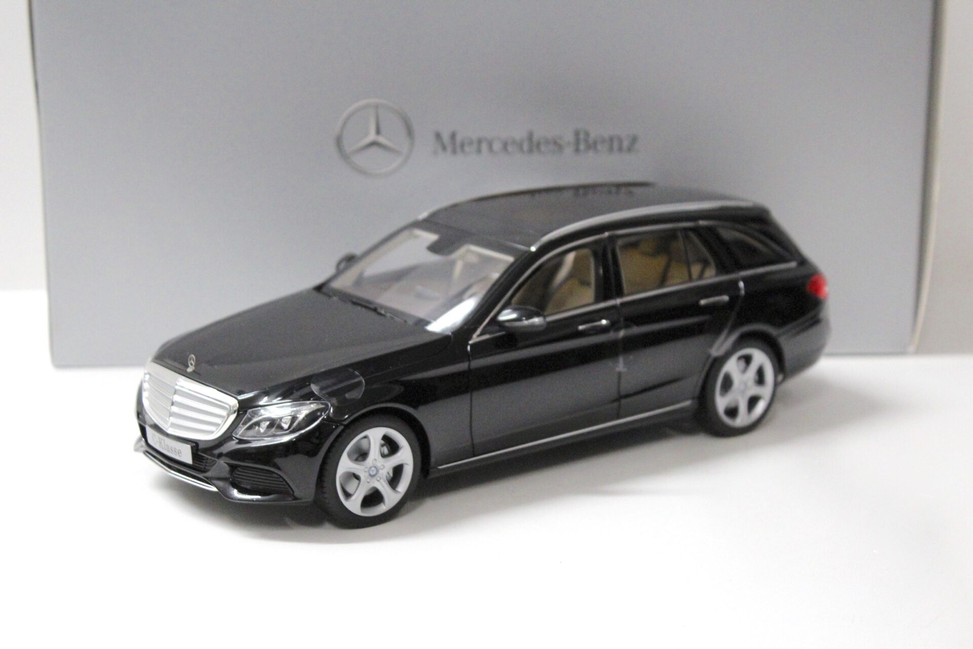 ID 55905 orig 1.jpg 1:18 Norev Mercedes C-Klasse T-Modell Exclusive black DEALER VERSION