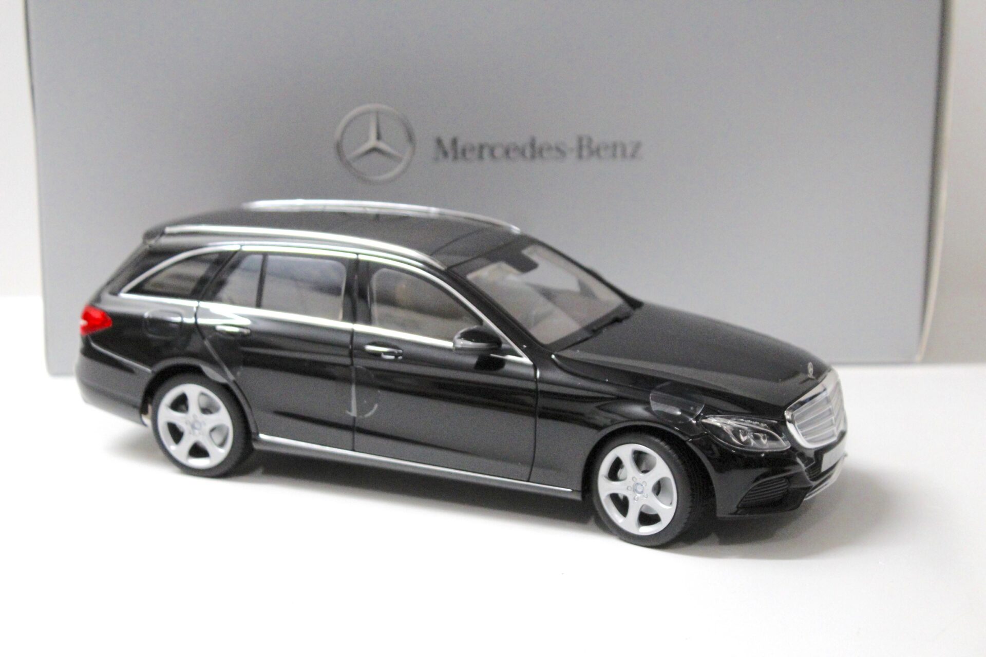 1:18 Norev Mercedes C-Klasse T-Modell Exclusive black DEALER VERSION