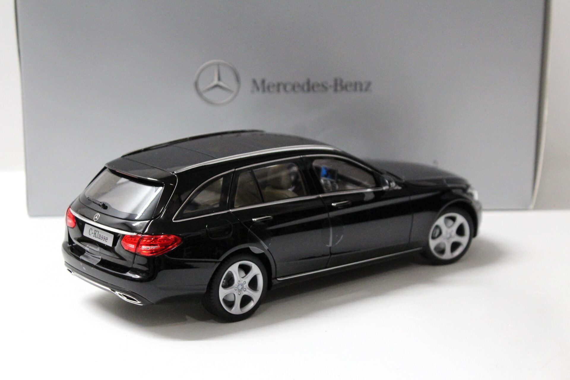 1:18 Norev Mercedes C-Klasse T-Modell Exclusive black DEALER VERSION