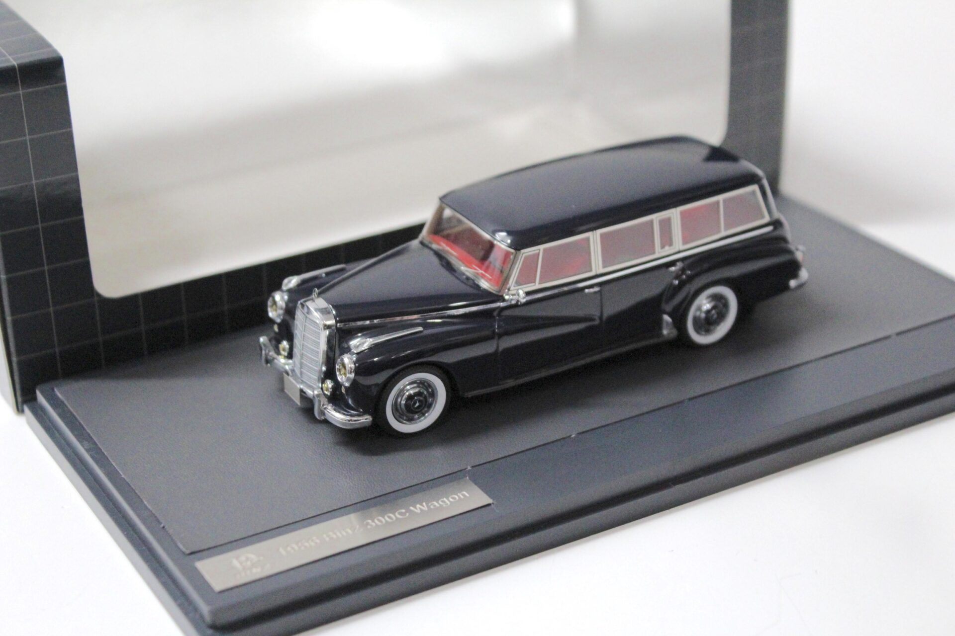 1:43 Matrix 1956 Mercedes 300C Binz 300C Wagon dark blue