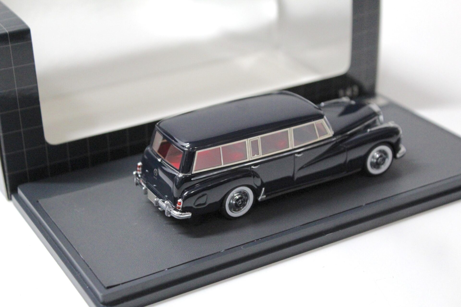 1:43 Matrix 1956 Mercedes 300C Binz 300C Wagon dark blue